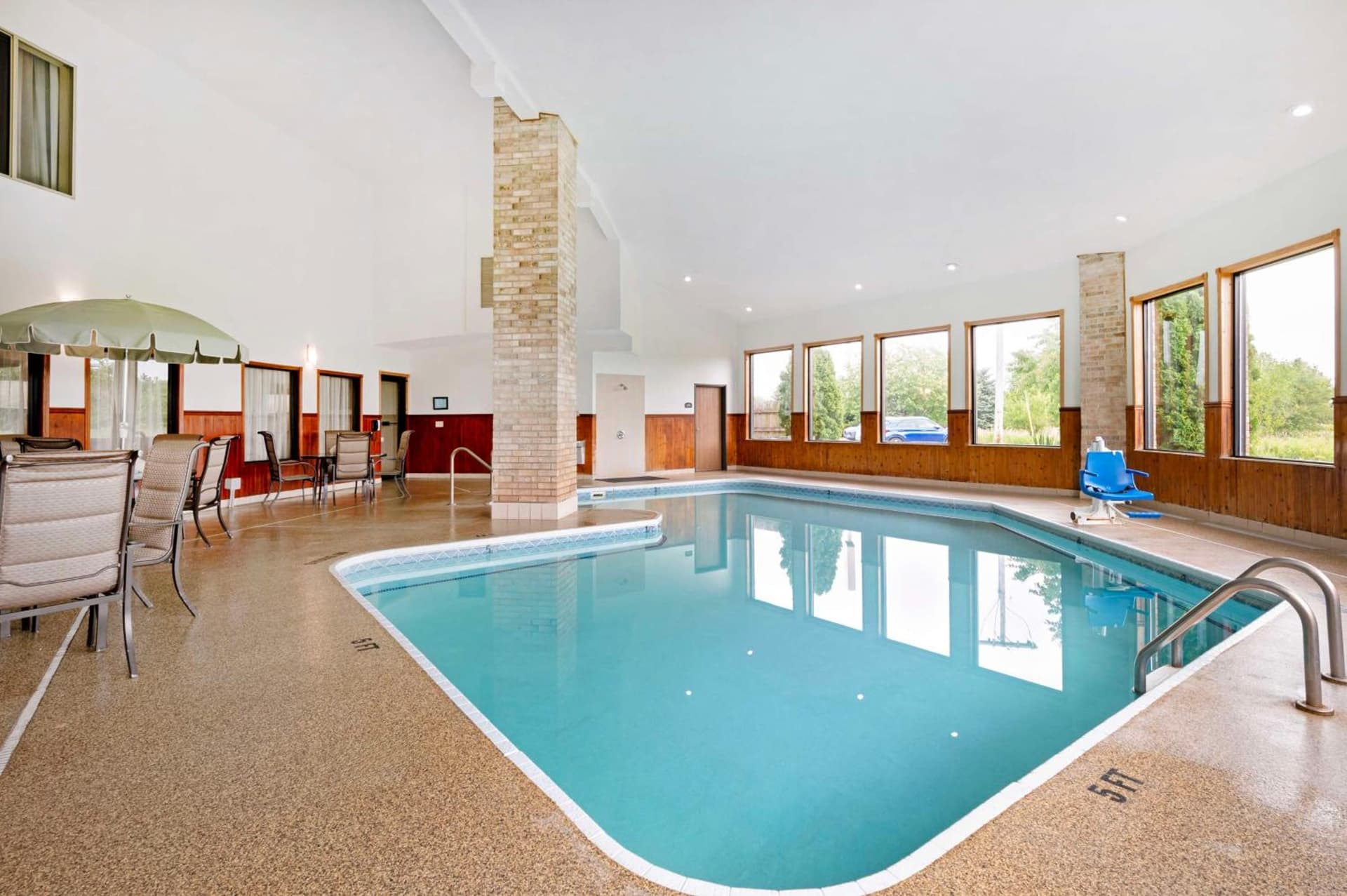 Best Western Plus Howe Inn gallery photo in Howe, IN — image 21