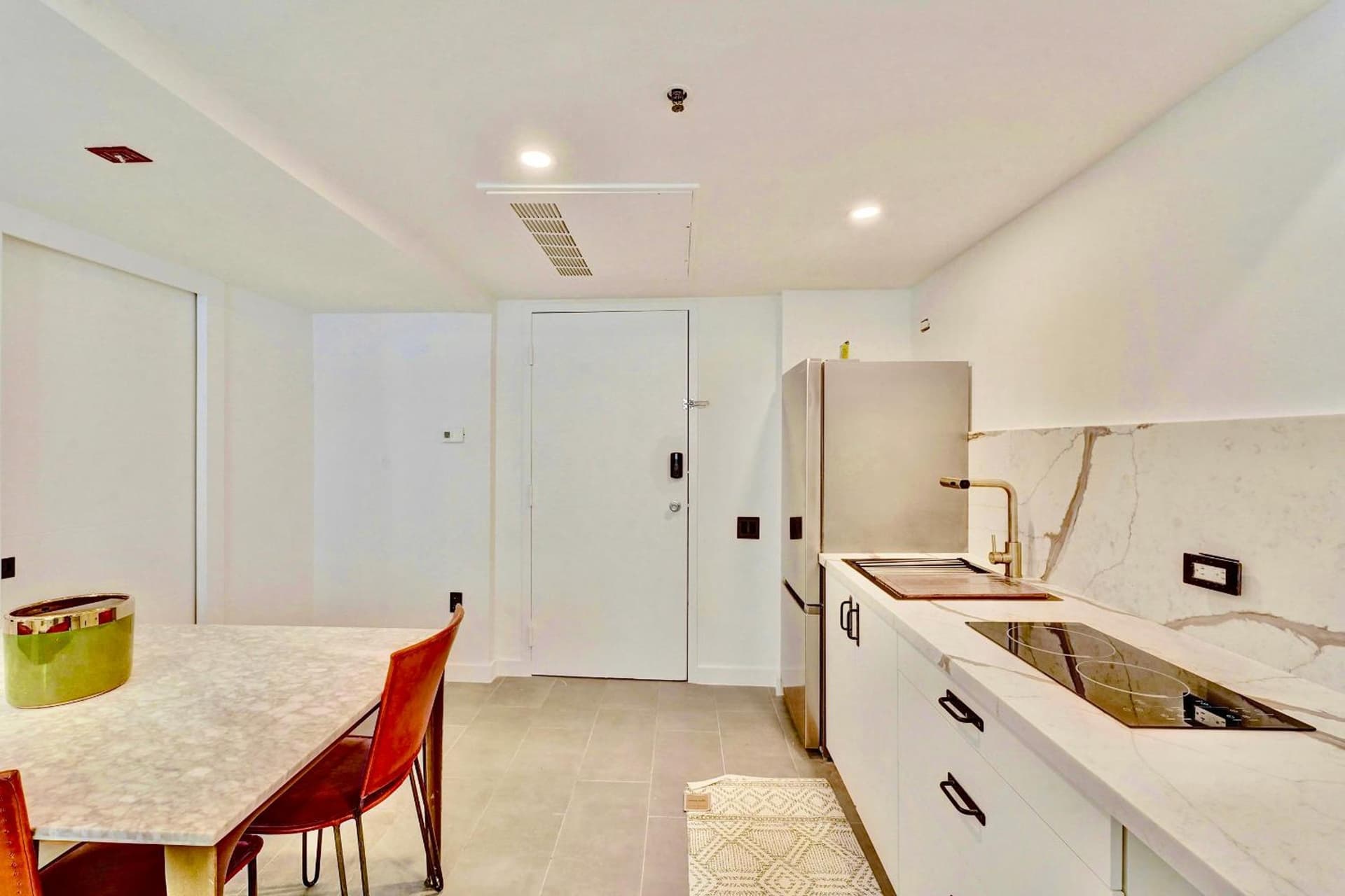 South Beach Haven- 1 Bedroom 2 Beds 1 Bathroom Apartment interior in Miami Beach, FL — gallery photo 2