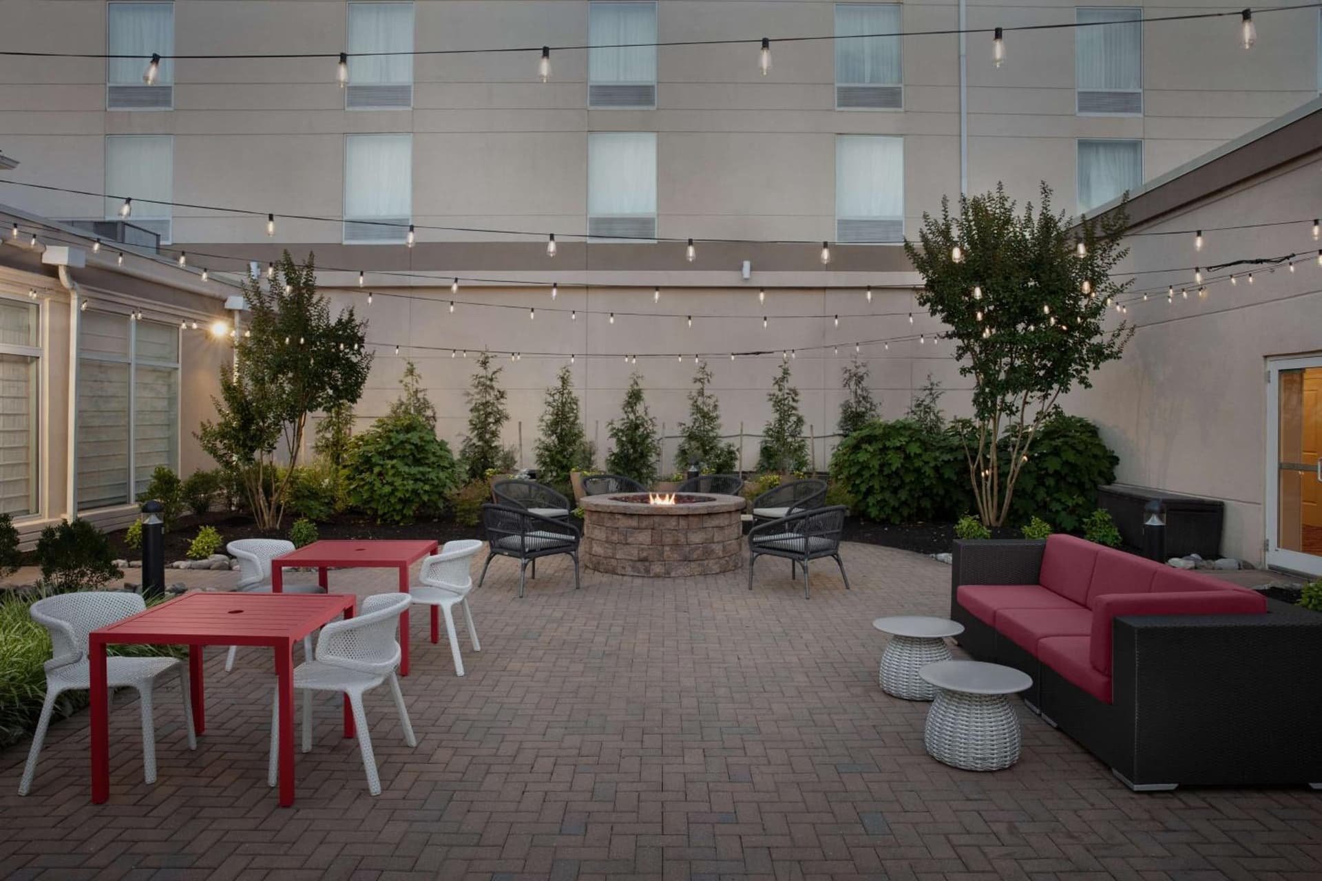 Hilton Garden Inn Philadelphia-Fort Washington interior in Fort Washington, PA — gallery photo 2
