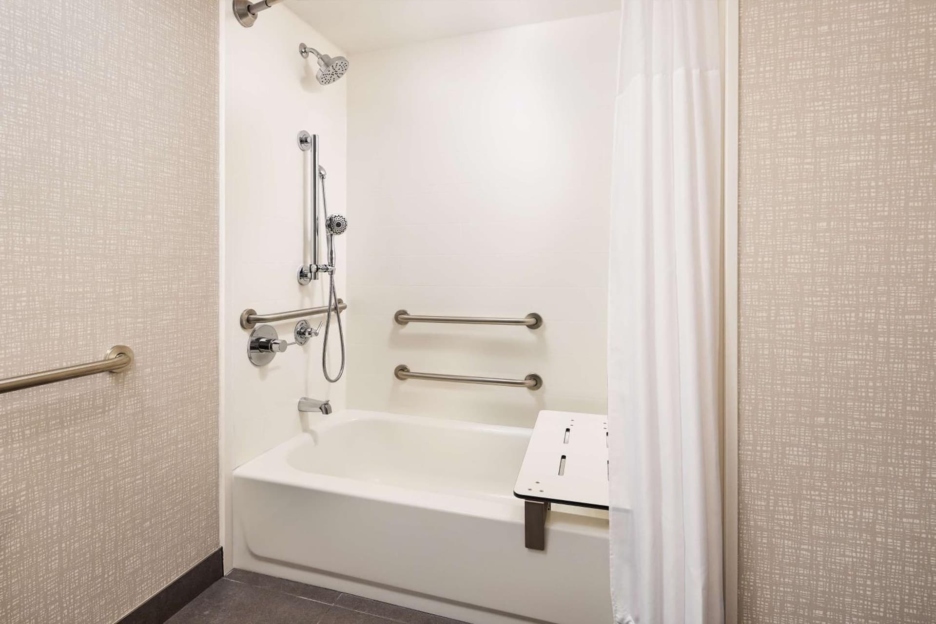 Hampton Inn Massillon gallery photo in Massillon, OH — image 14
