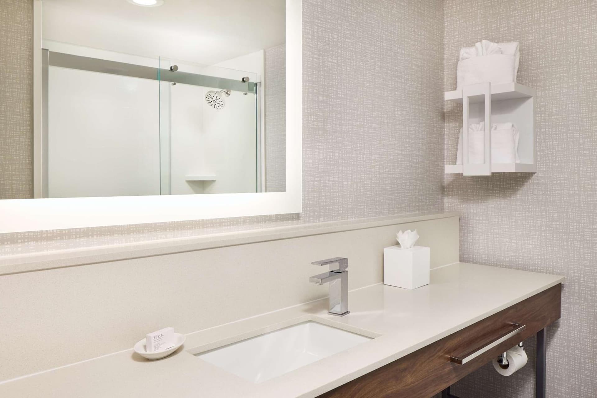 Hampton Inn Massillon interior in Massillon, OH — gallery photo 2