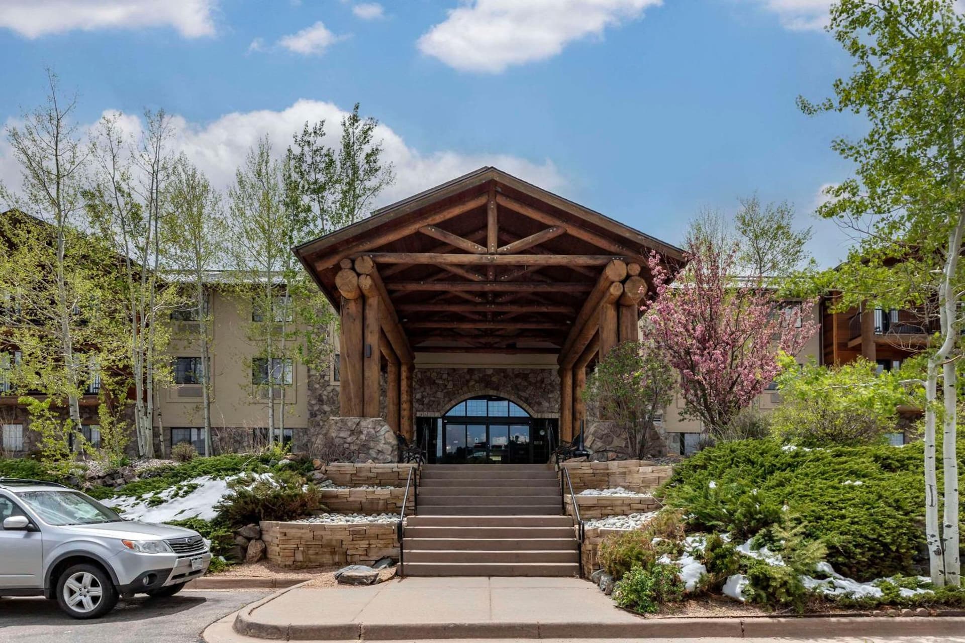 Comfort Suites Golden West on Evergreen Parkway featured exterior or lobby in Evergreen, CO — similar hotel