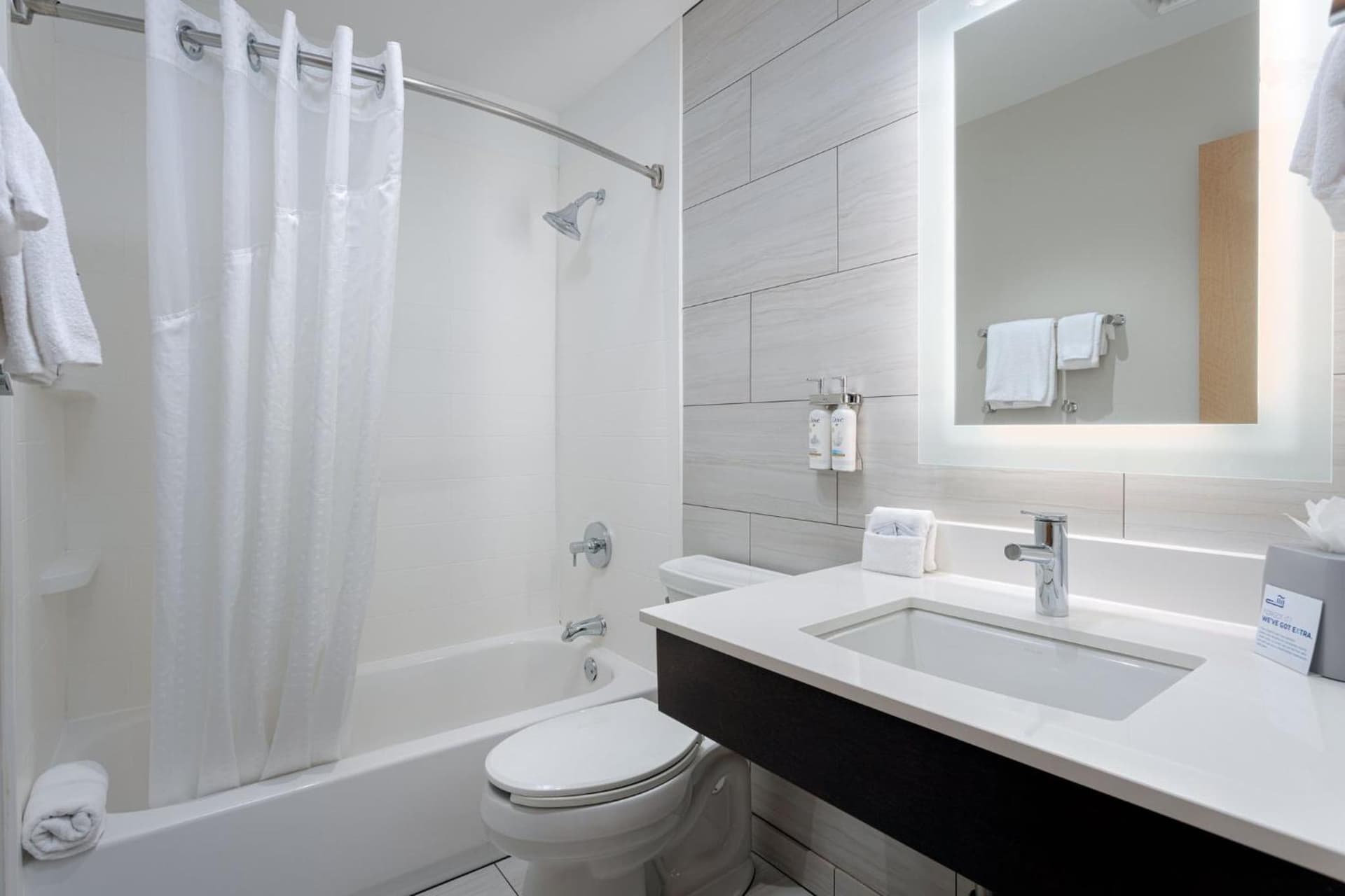 Holiday Inn Express Pensacola Beach by IHG gallery photo in Pensacola Beach, FL — image 4