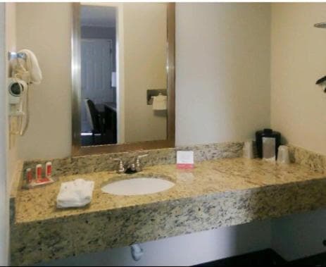 Travelodge by Wyndham Canton-Livonia Area, MI gallery photo in Canton — image 9