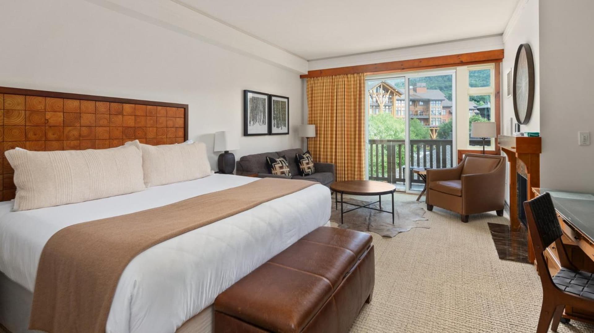 319 Lodge At Spruce Peak Ski In Ski In Ski Out King Studio By Stowe Mountain Rentals interior in Stowe — gallery photo 2