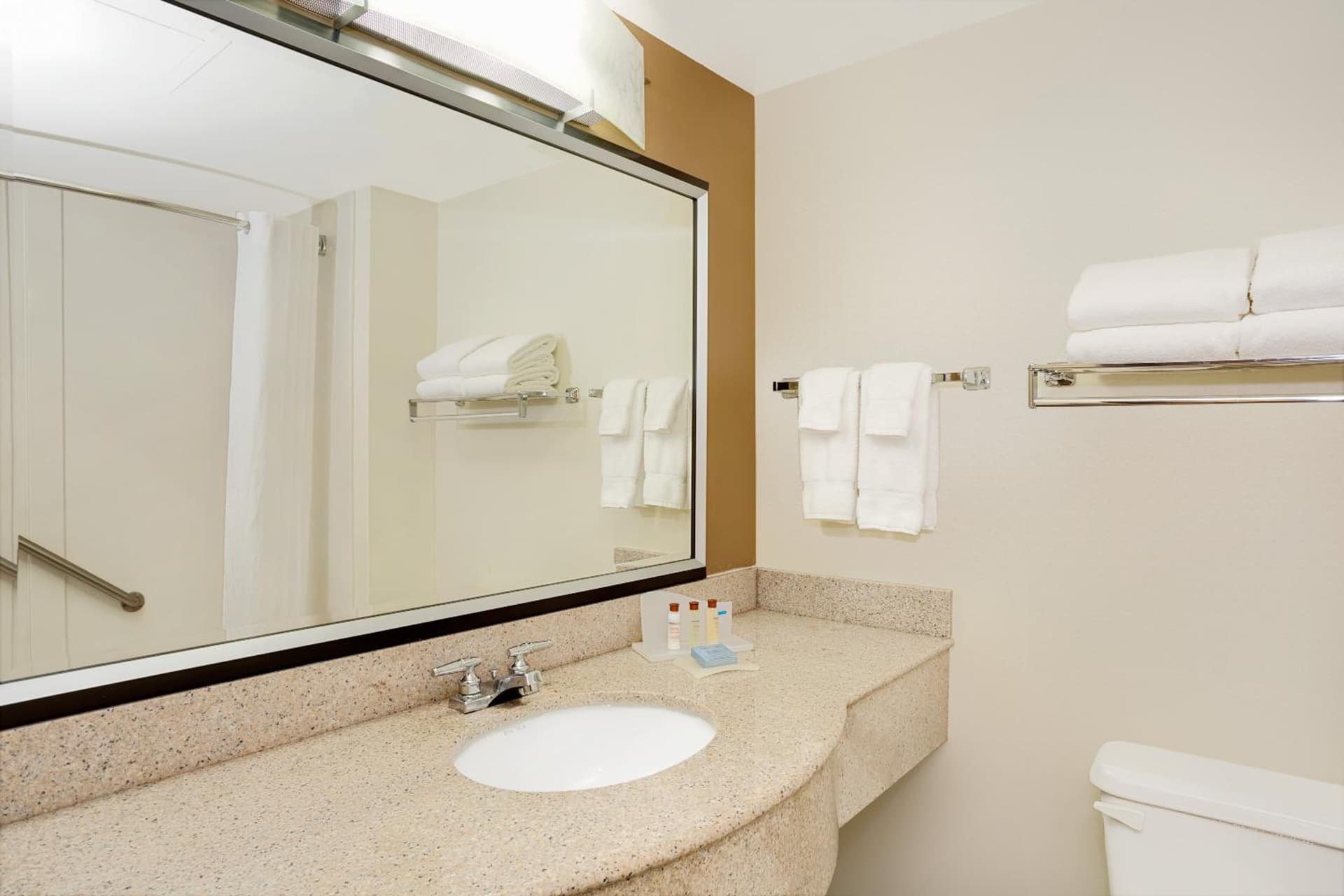 Wingate by Wyndham Raleigh Durham / Airport gallery photo in Durham, NC — image 13