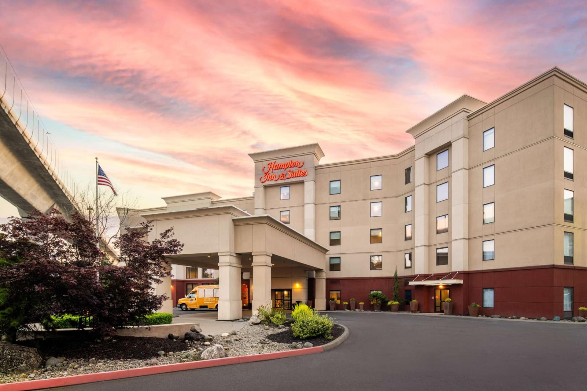 Hampton Inn and Suites Seattle - Airport / 28th Avenue featured exterior or lobby in SeaTac, WA — similar hotel