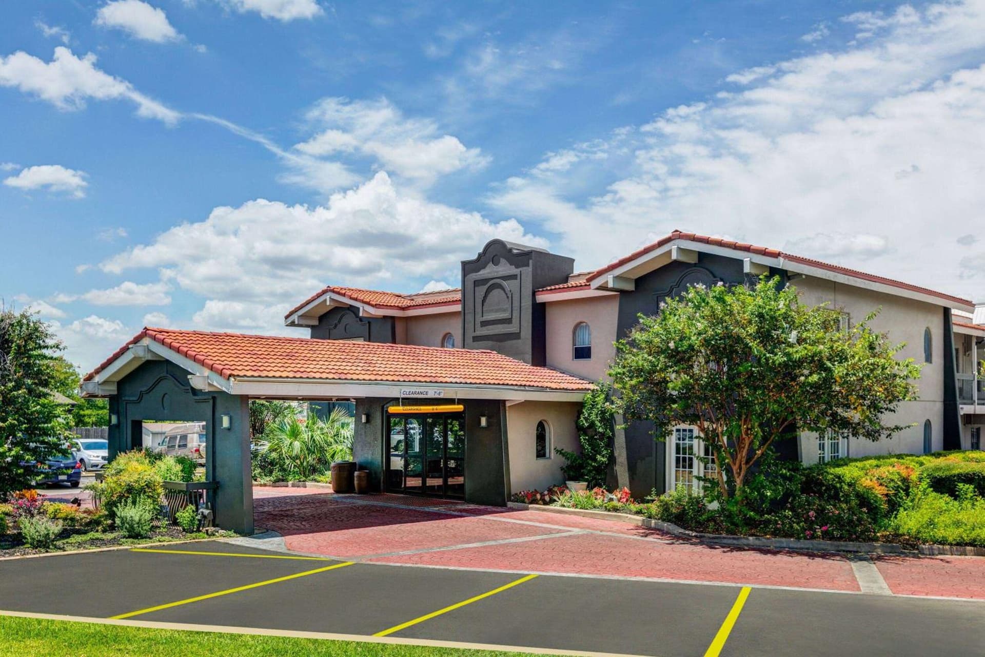 Baymont by Wyndham Austin University Area featured exterior or lobby in Austin, TX — similar hotel