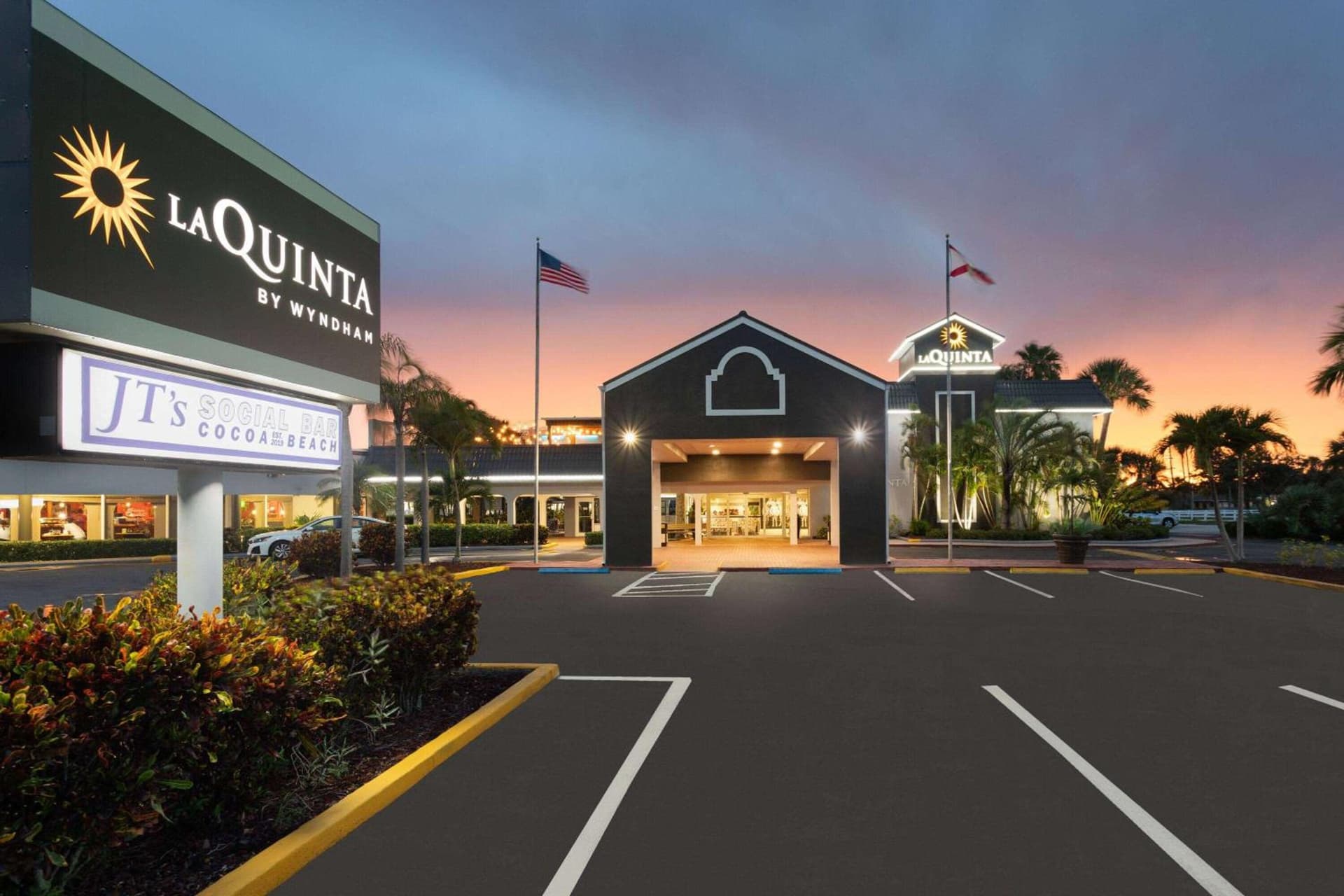 La Quinta Inn by Wyndham Cocoa Beach-Port Canaveral property views in Cocoa Beach, FL — gallery photo 3