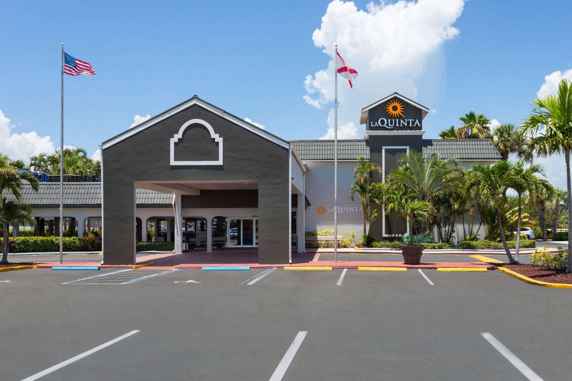 La Quinta Inn by Wyndham Cocoa Beach-Port Canaveral interior in Cocoa Beach, FL — gallery photo 2
