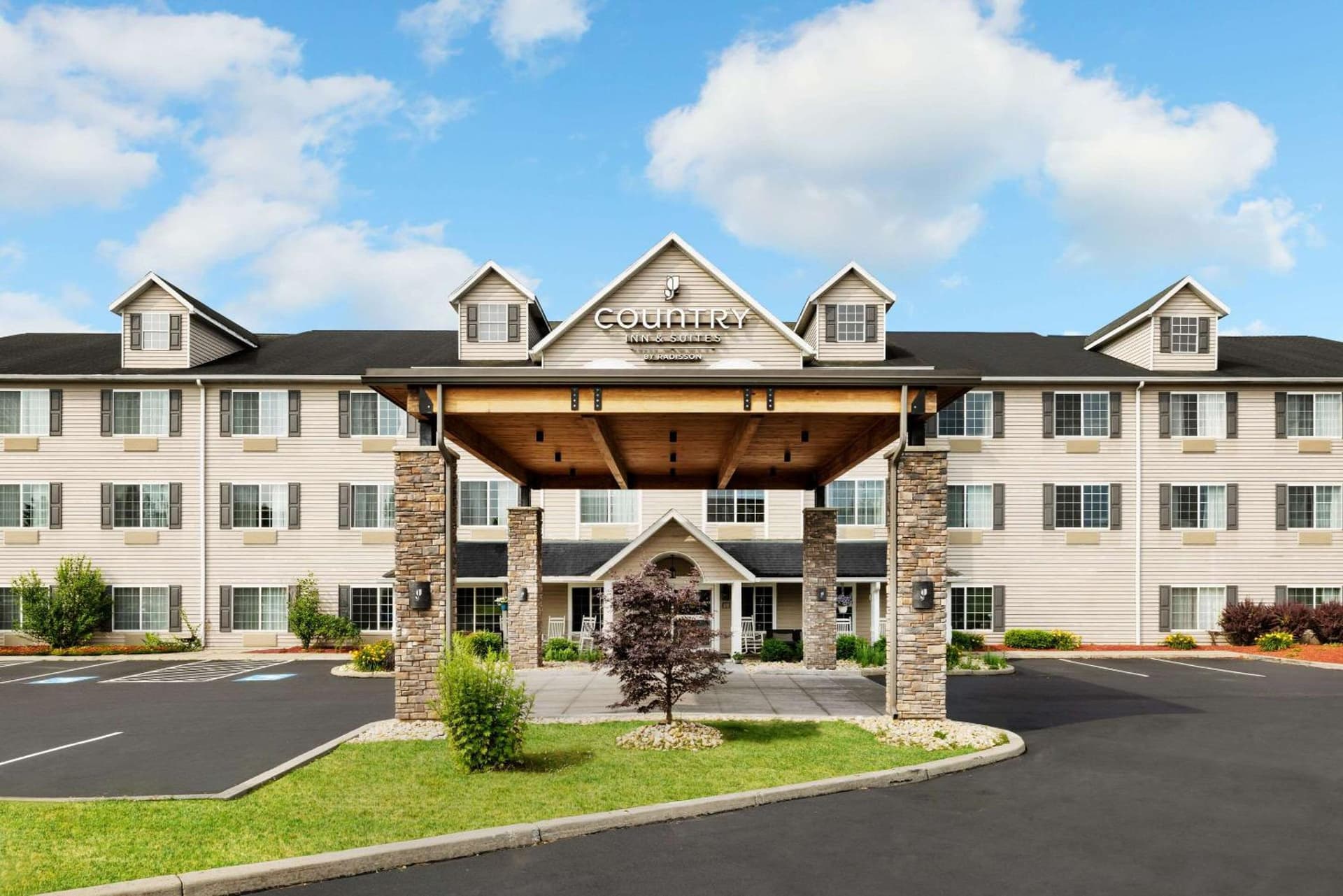 Country Inn & Suites by Radisson, Big Flats (Elmira), NY featured exterior or lobby in Horseheads, NY — similar hotel