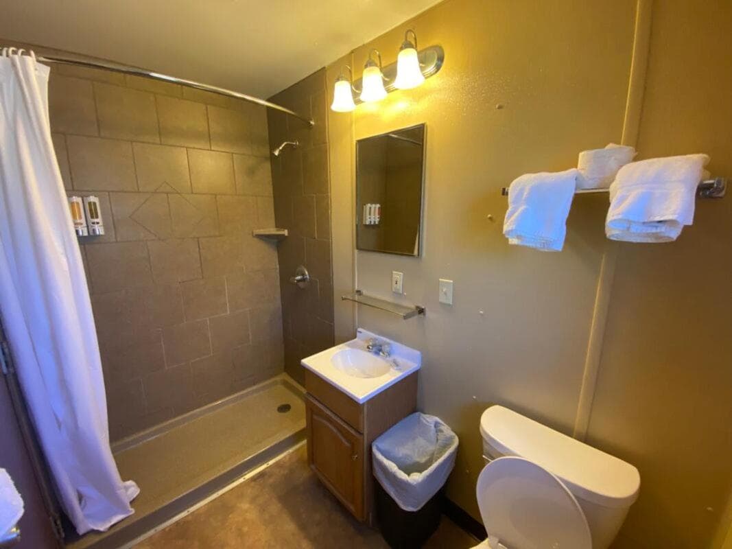 Thousand Hills State Park Cabins property views in Kirksville, MO — gallery photo 3