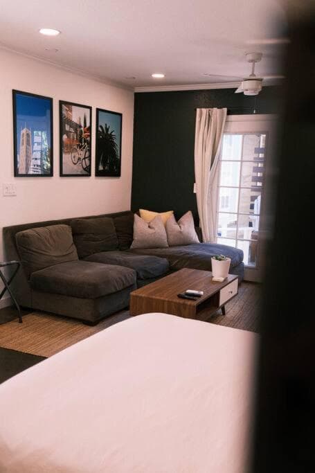 Luxury Modern Studio UOP & The Miracle Mile gallery photo in Stockton, CA — image 12