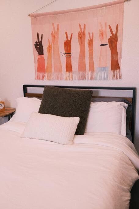 Luxury Modern Studio UOP & The Miracle Mile gallery photo in Stockton, CA — image 6