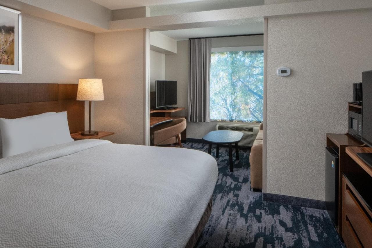 Fairfield Inn and Suites Memphis Germantown interior in Memphis, TN — gallery photo 2