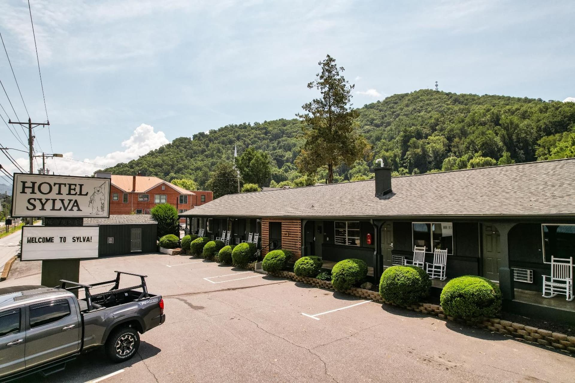Hotel Sylva featured exterior or lobby in Sylva, NC — similar hotel