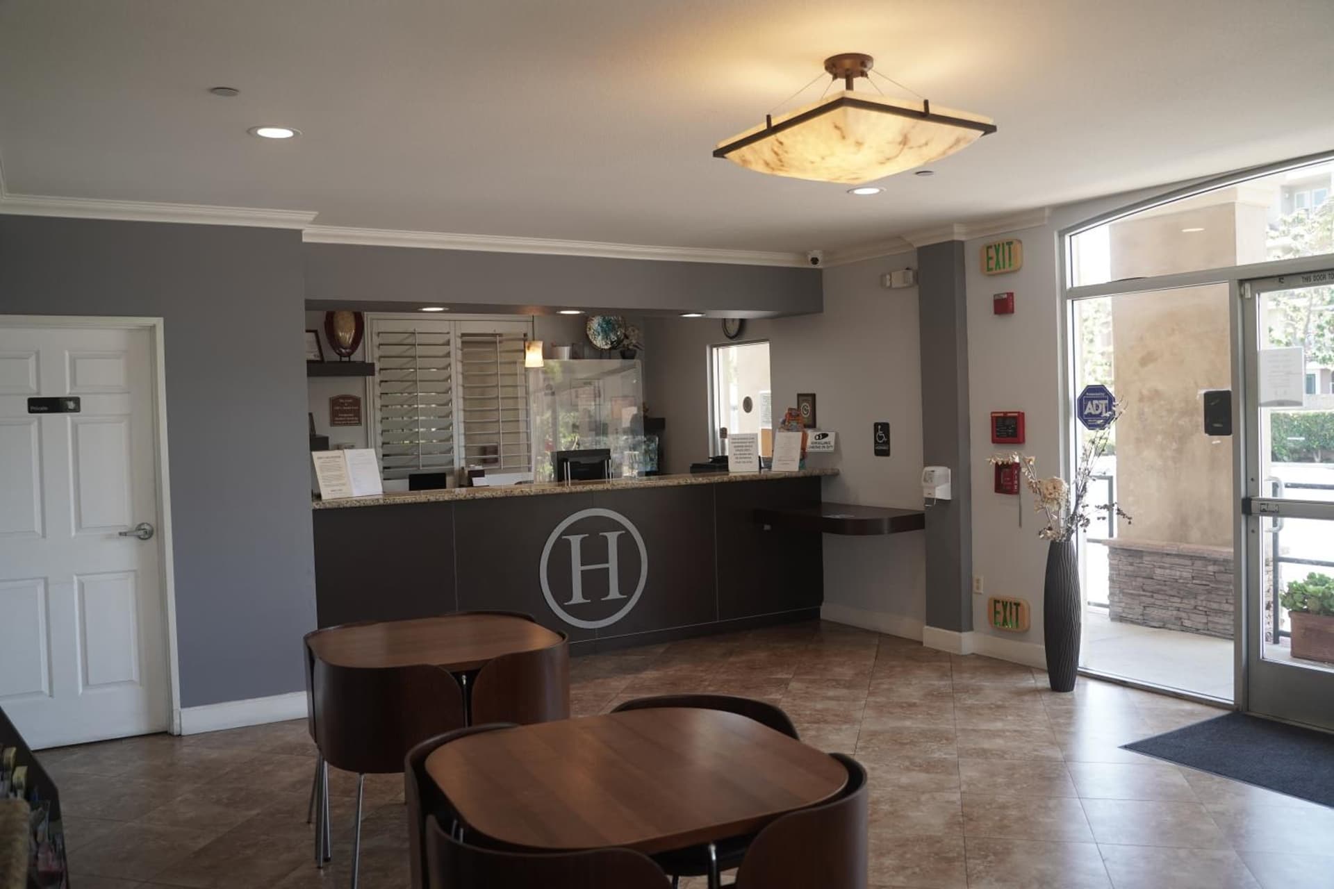 Harbor Inn & Suites property views in Anaheim, CA — gallery photo 3