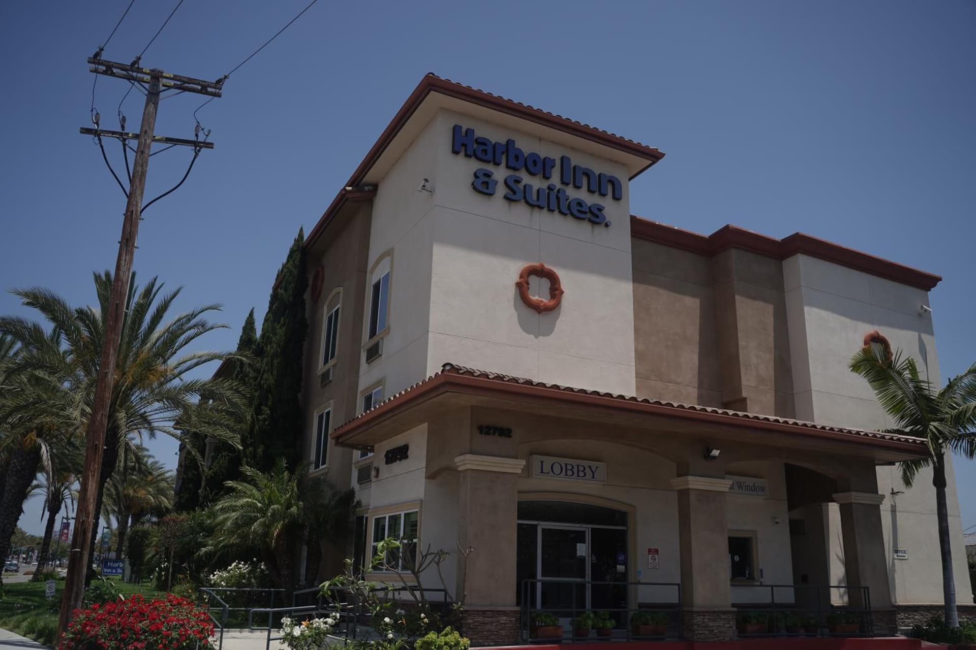 Harbor Inn & Suites interior in Anaheim, CA — gallery photo 2