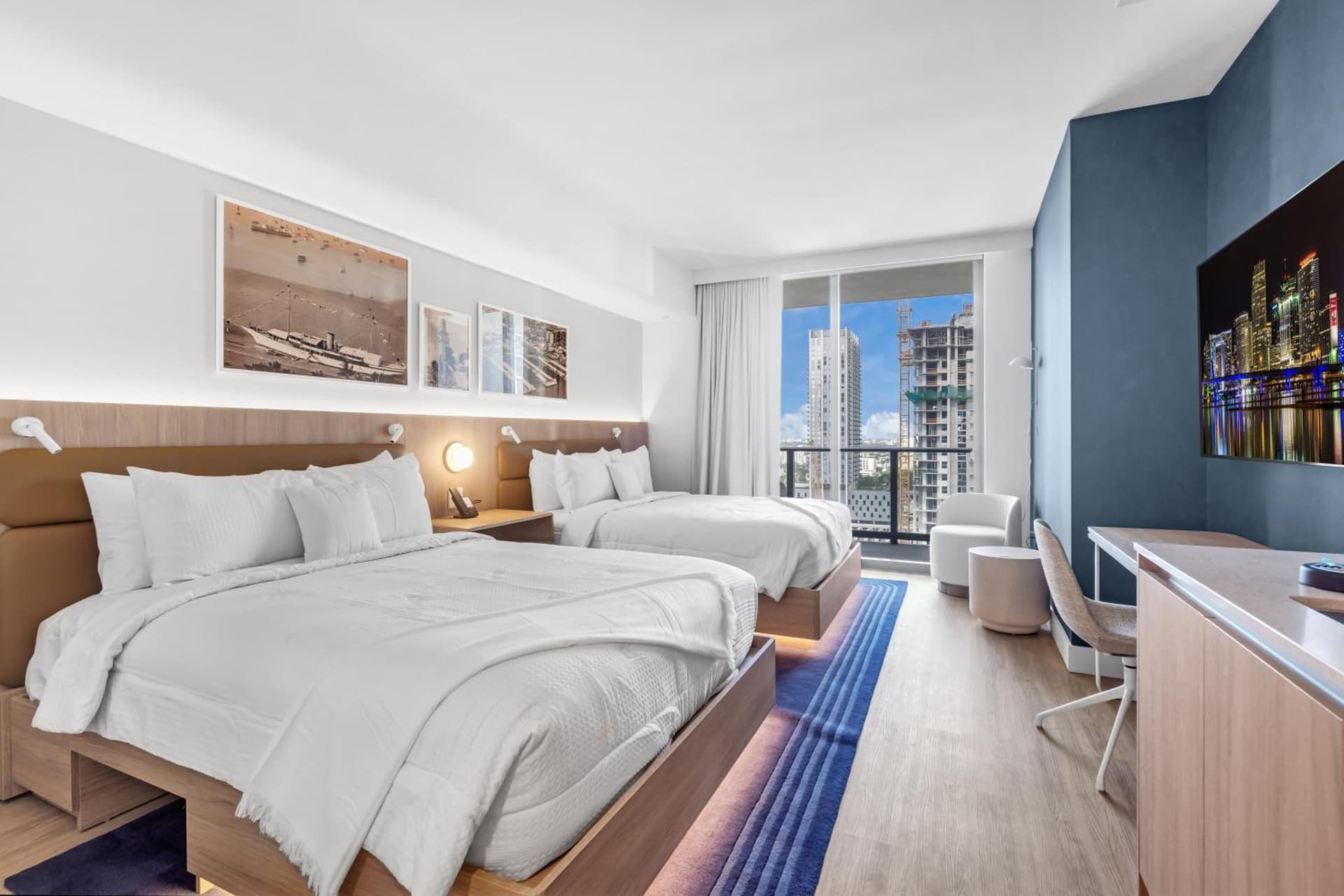 Gale Miami Junior double suite with balcony interior in Miami, FL — gallery photo 2