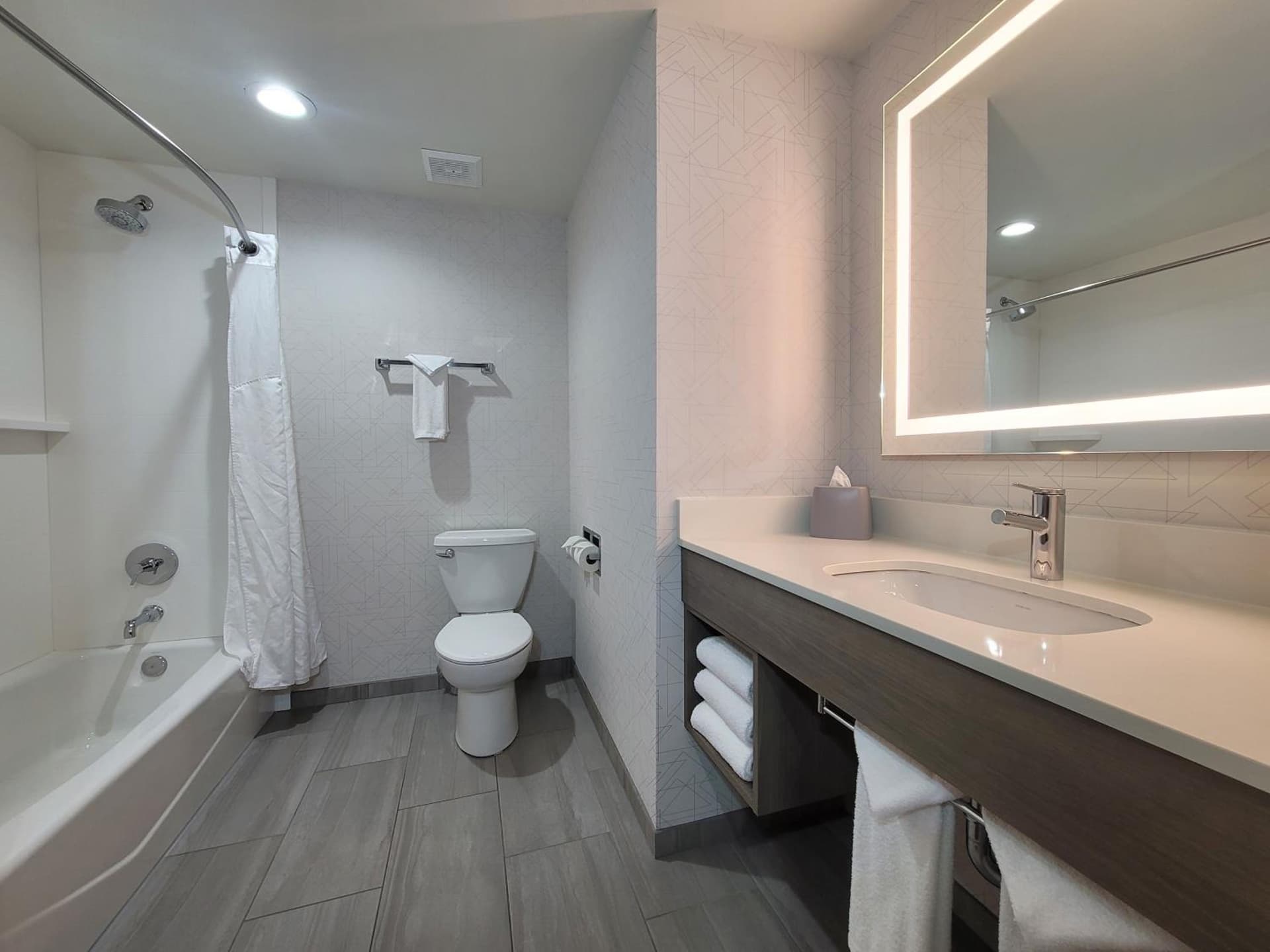 Holiday Inn Express San Diego South - Chula Vista by IHG gallery photo in Chula Vista, CA — image 33