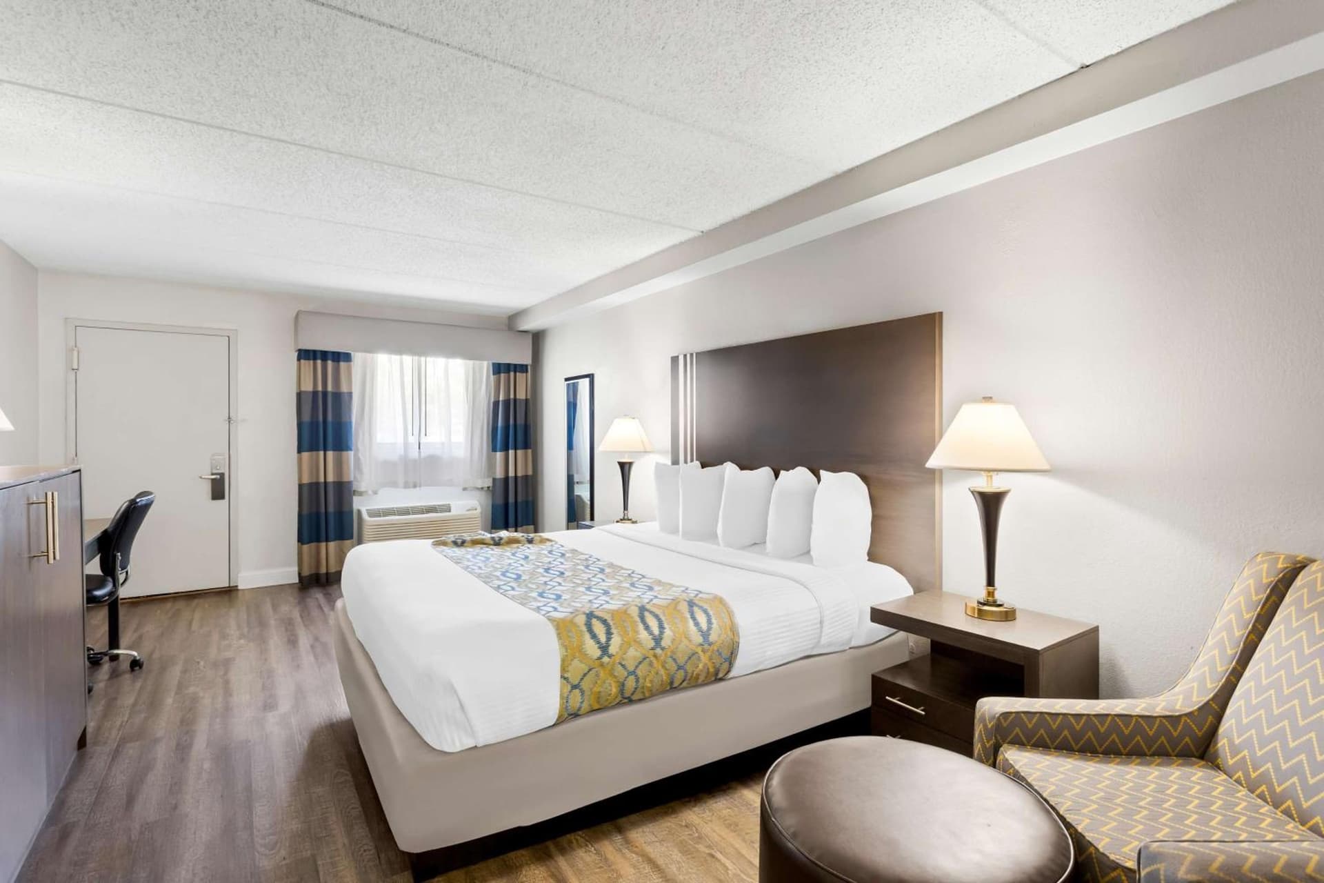 Best Western Naperville Inn gallery photo in Naperville, IL — image 8