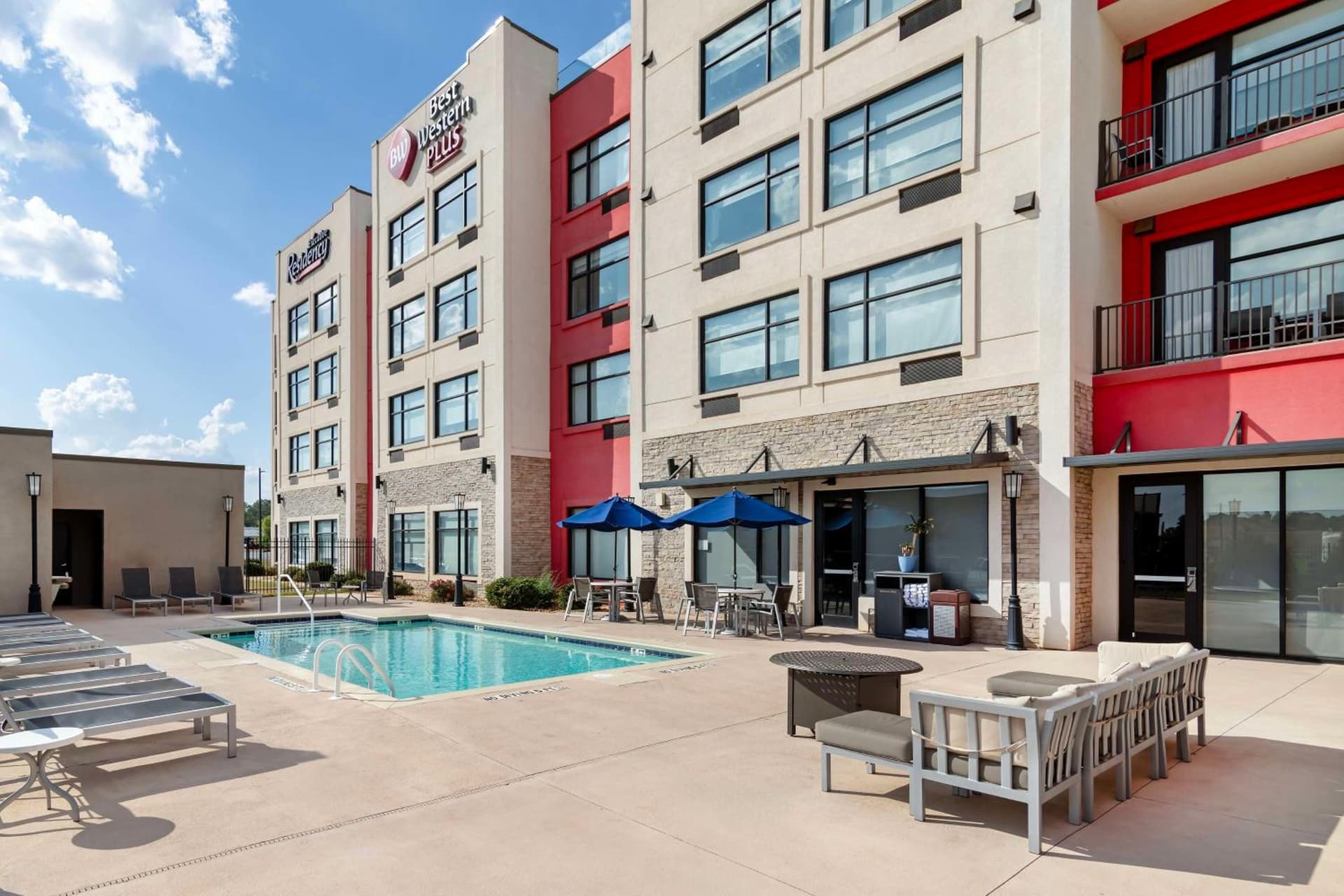 Best Western Plus Executive Residency Rigby's Water World Hotel property views in Warner Robins, GA — gallery photo 3