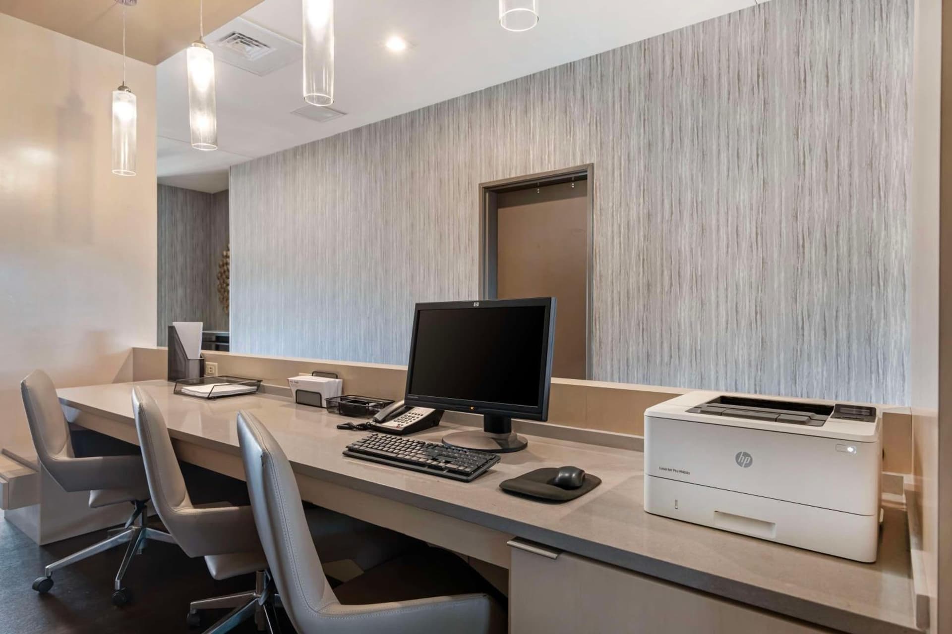 Best Western Plus Executive Residency Rigby's Water World Hotel gallery photo in Warner Robins, GA — image 6