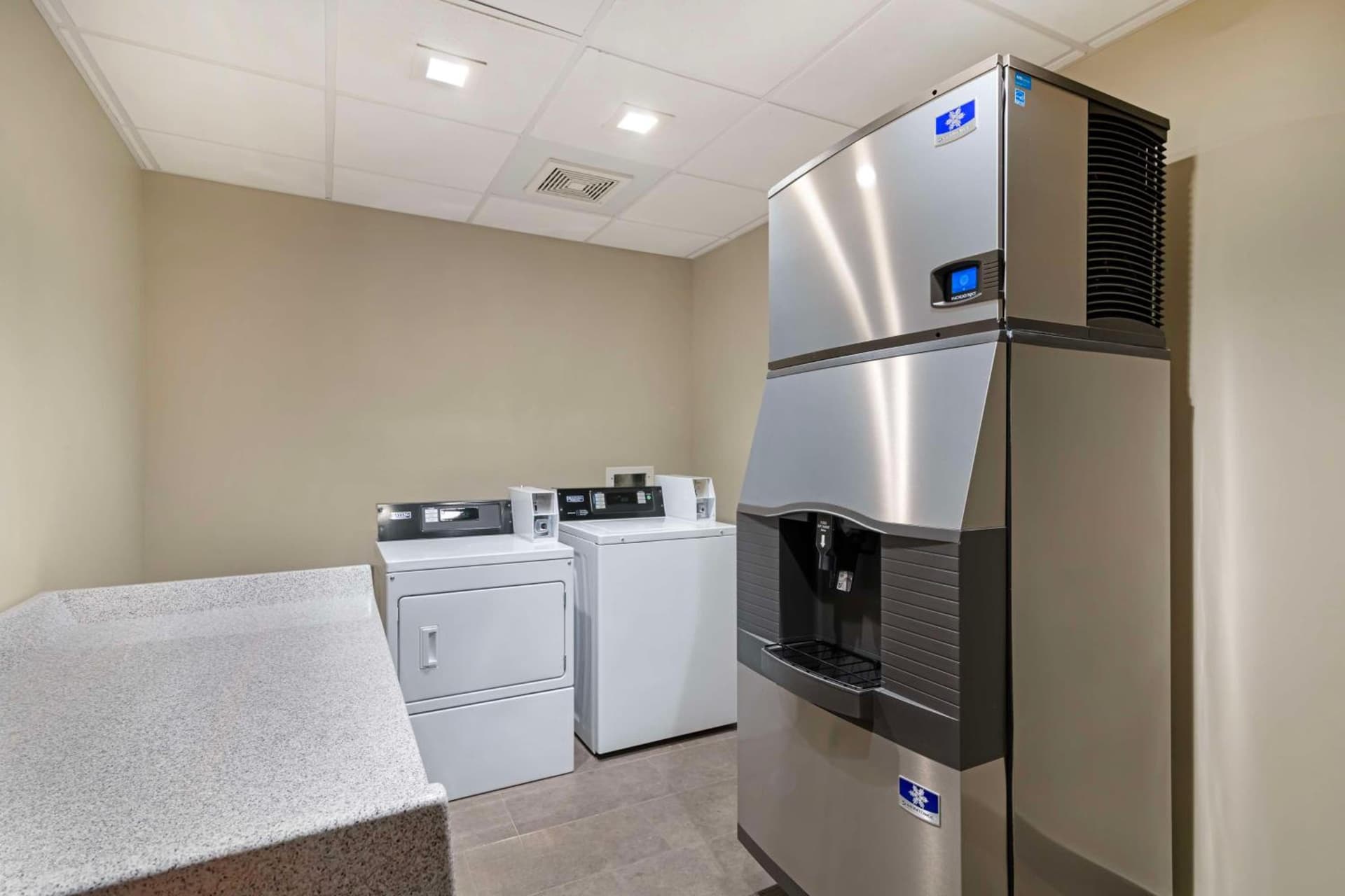 Best Western Plus Executive Residency Rigby's Water World Hotel gallery photo in Warner Robins, GA — image 34