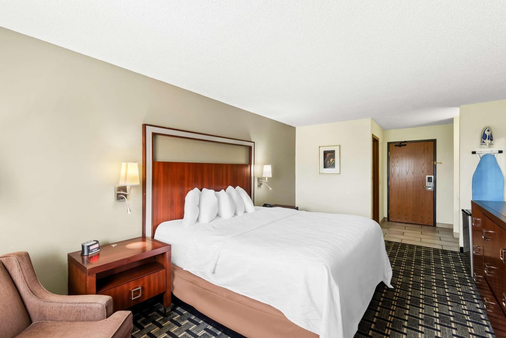 SureStay Hotel by Best Western Manchester property views in Manchester, IA — gallery photo 3