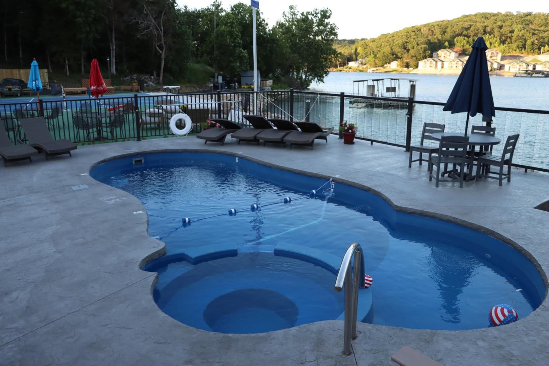Pebble Bay Club Suites interior in Camdenton, MO — gallery photo 2