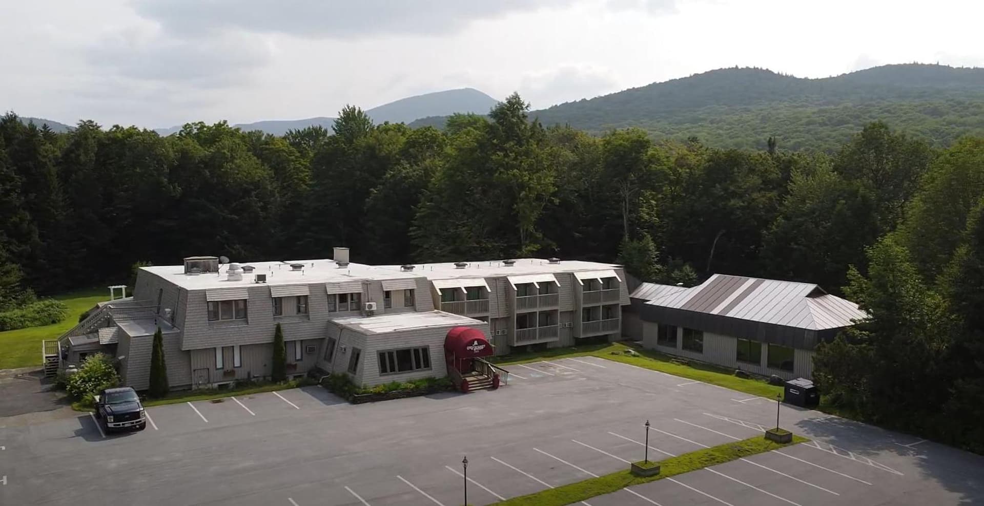 Grey Bonnet Inn featured exterior or lobby in Killington, VT — similar hotel