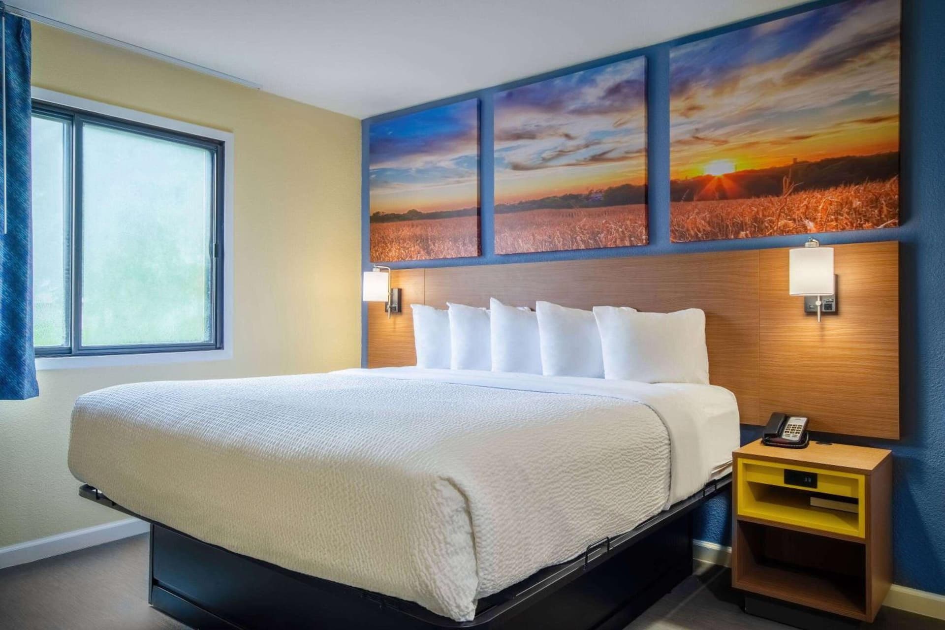 Days Inn & Suites by Wyndham Waterloo gallery photo in Waterloo, IA — image 7