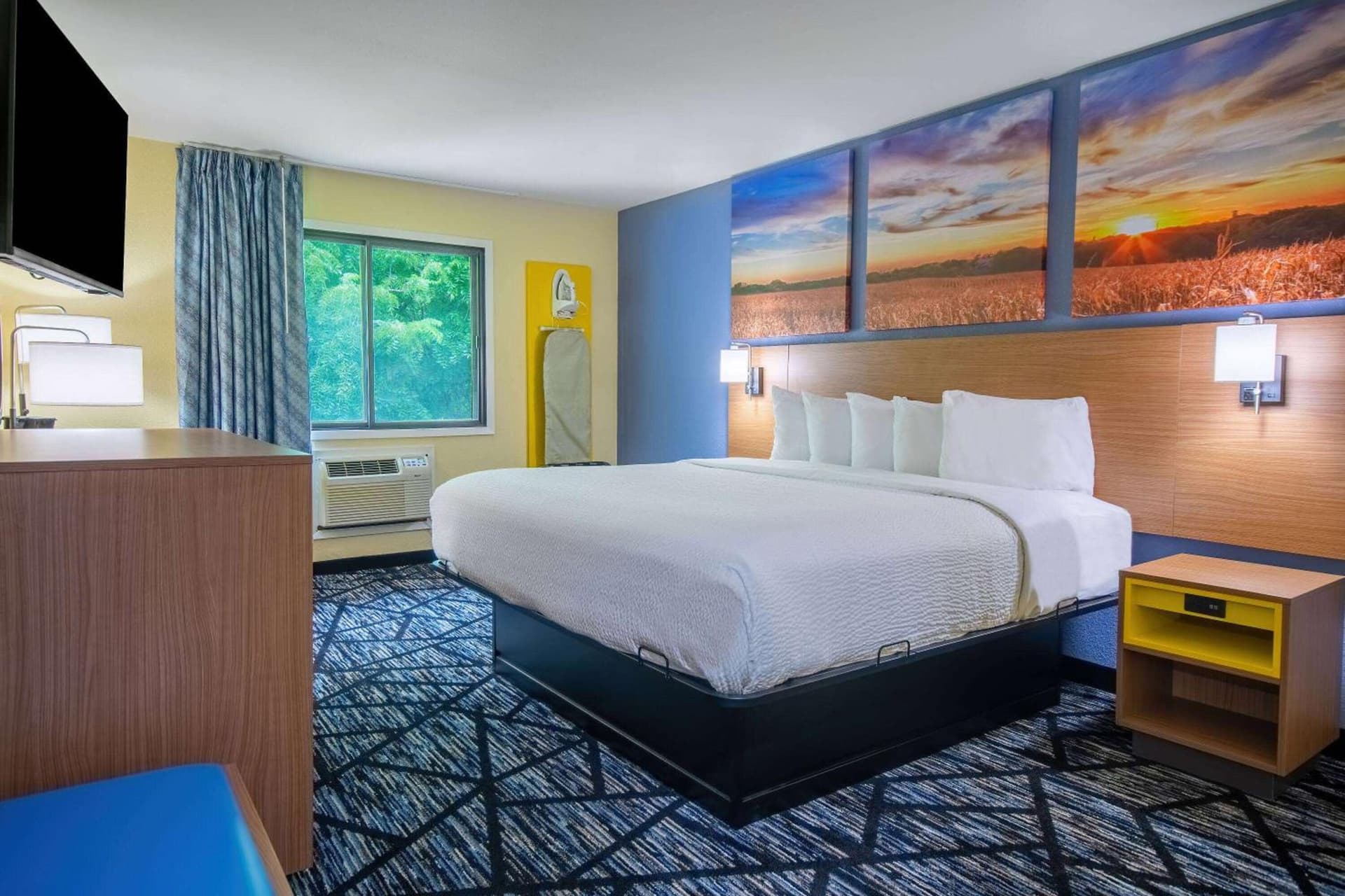 Days Inn & Suites by Wyndham Waterloo gallery photo in Waterloo, IA — image 14