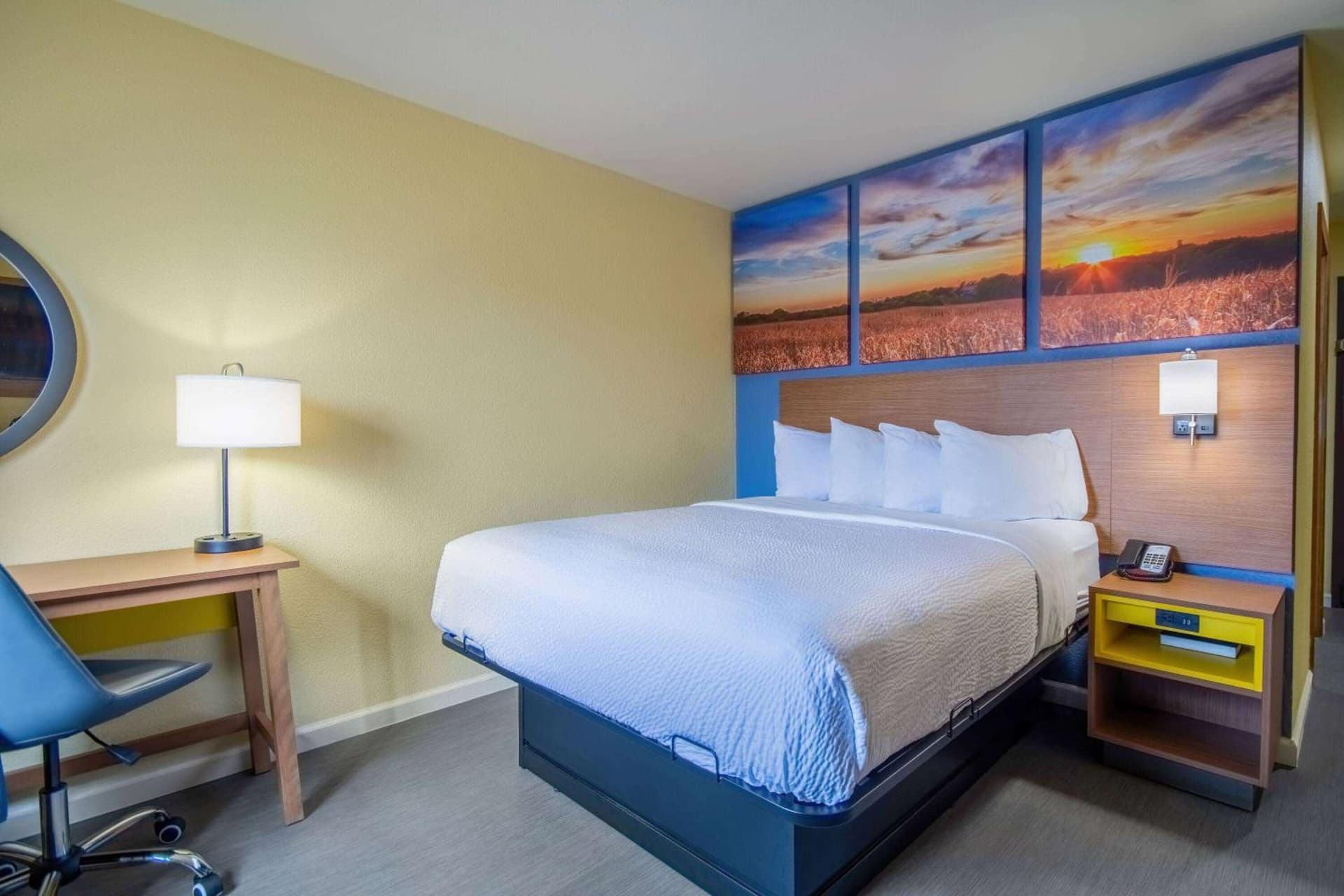 Days Inn & Suites by Wyndham Waterloo gallery photo in Waterloo, IA — image 9