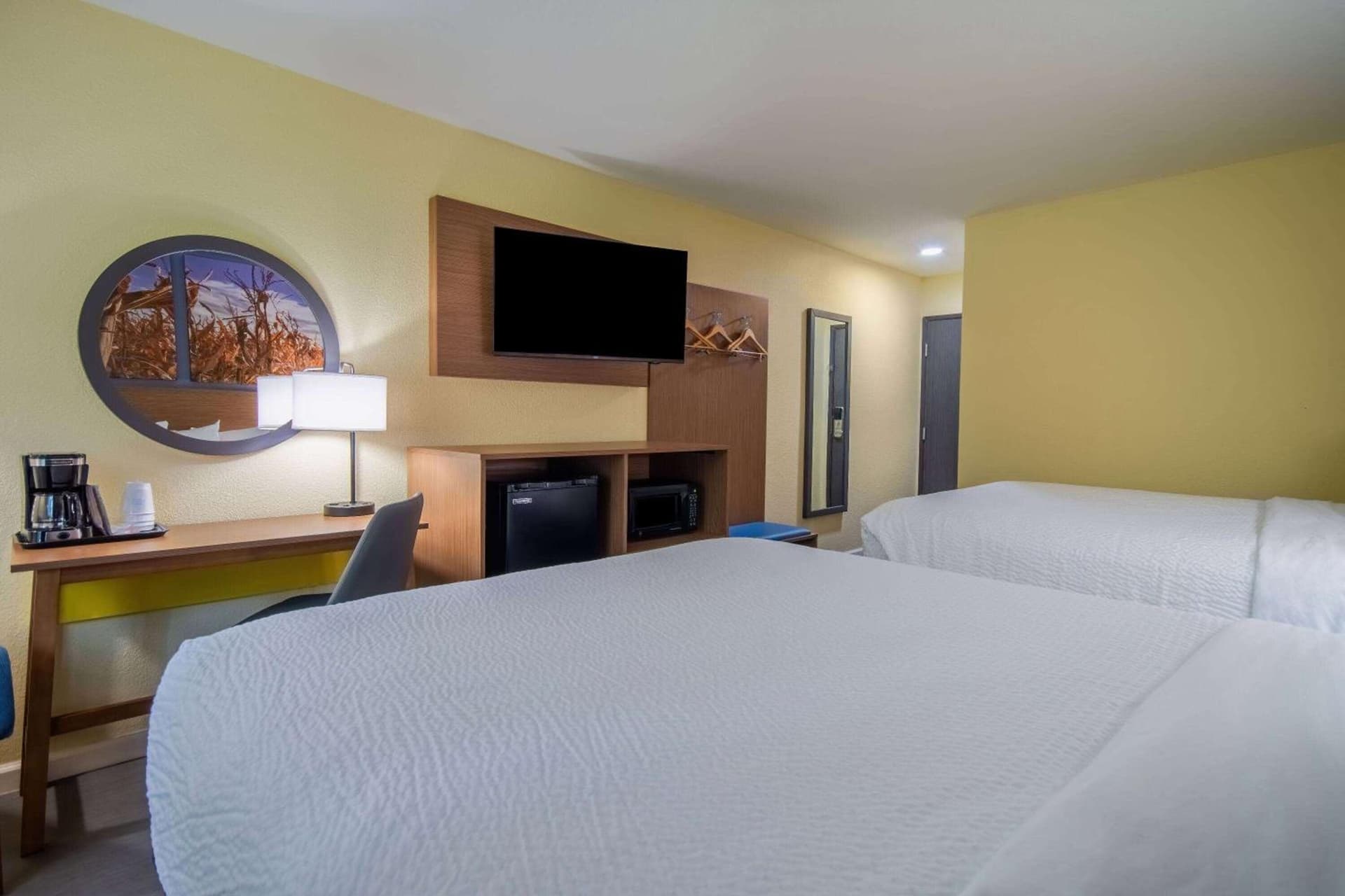 Days Inn & Suites by Wyndham Waterloo gallery photo in Waterloo, IA — image 28