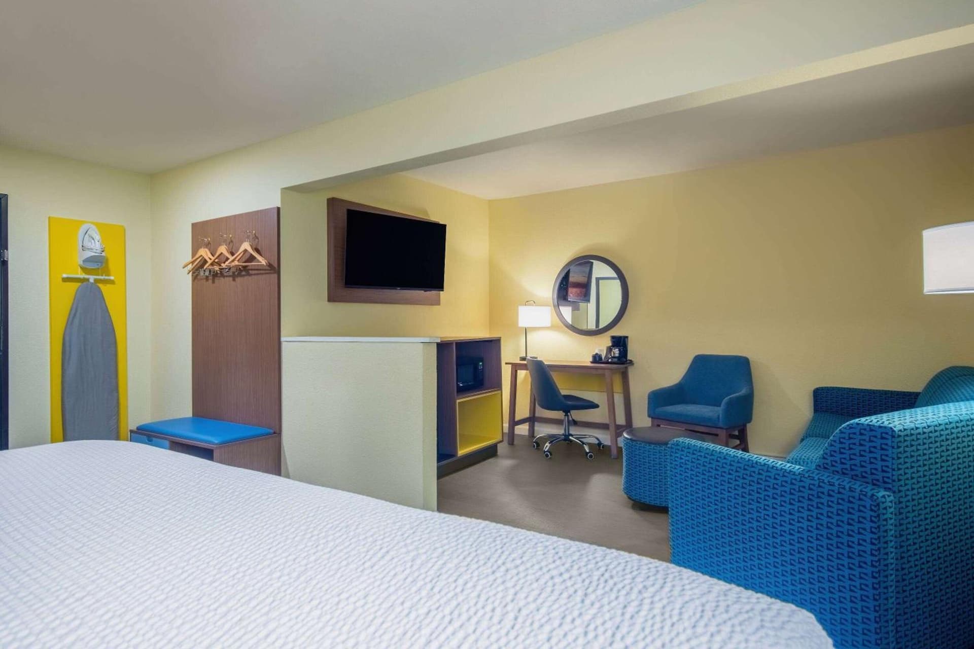 Days Inn & Suites by Wyndham Waterloo gallery photo in Waterloo, IA — image 11
