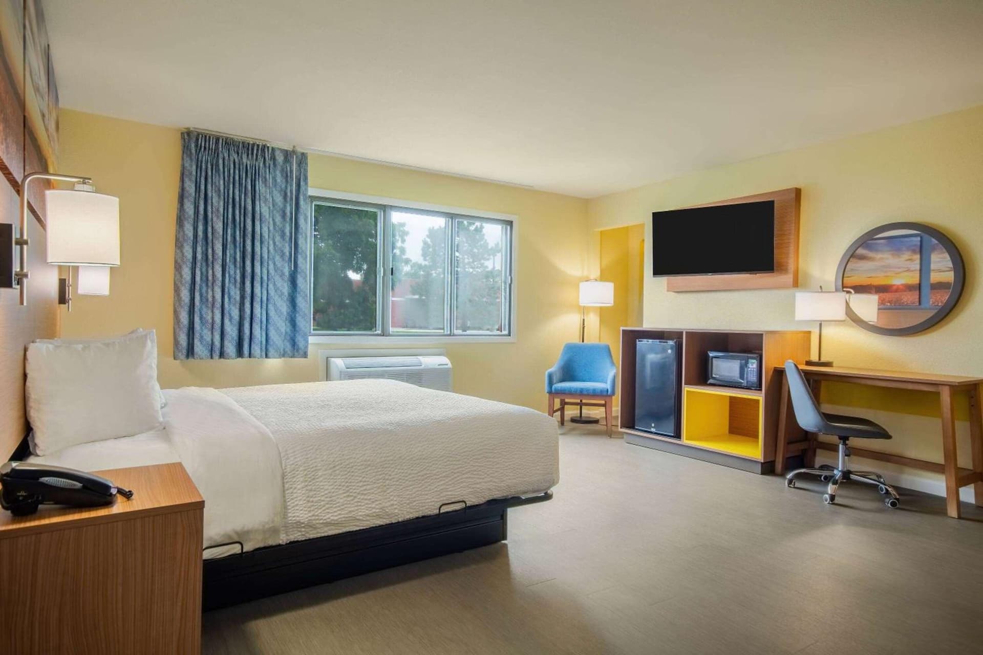 Days Inn & Suites by Wyndham Waterloo gallery photo in Waterloo, IA — image 4