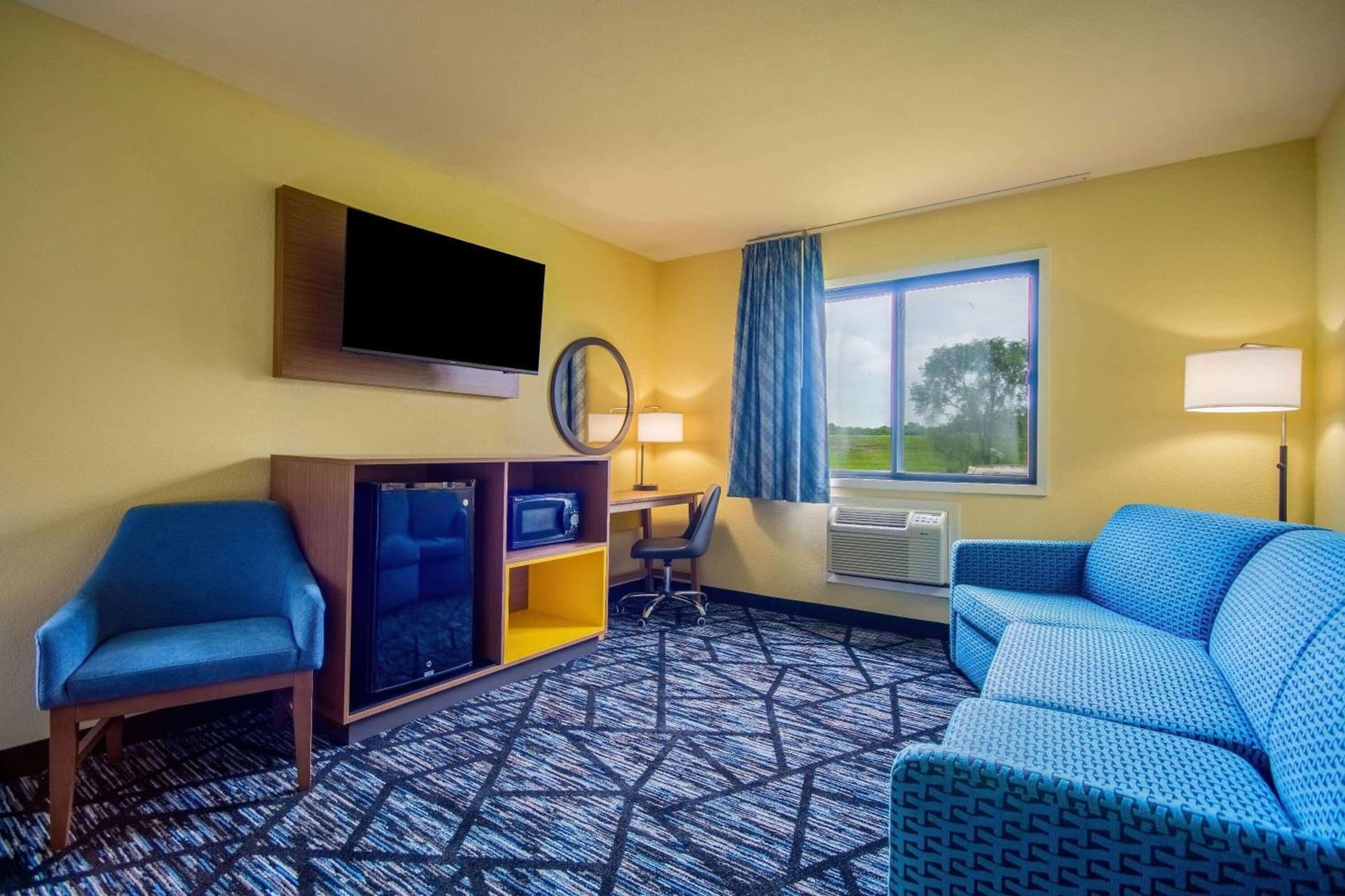 Days Inn & Suites by Wyndham Waterloo gallery photo in Waterloo, IA — image 53