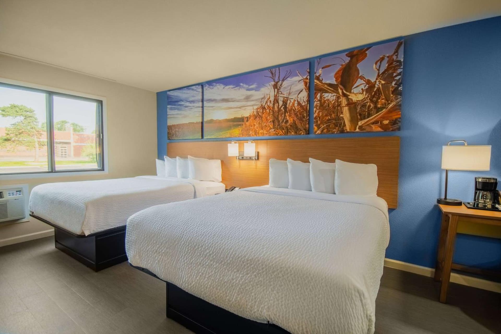 Days Inn & Suites by Wyndham Waterloo gallery photo in Waterloo, IA — image 43