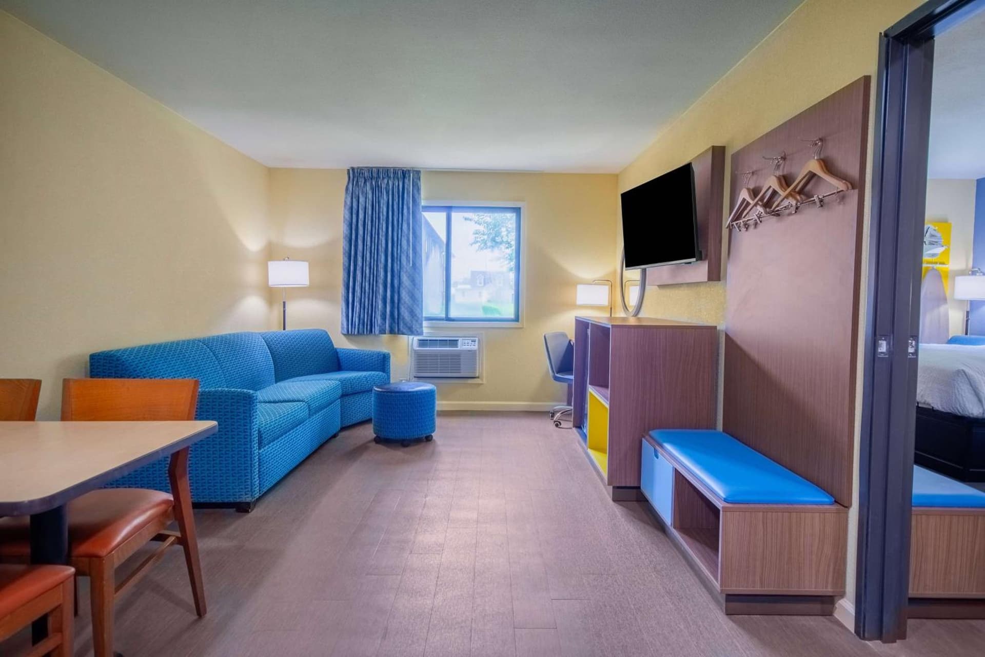 Days Inn & Suites by Wyndham Waterloo gallery photo in Waterloo, IA — image 48