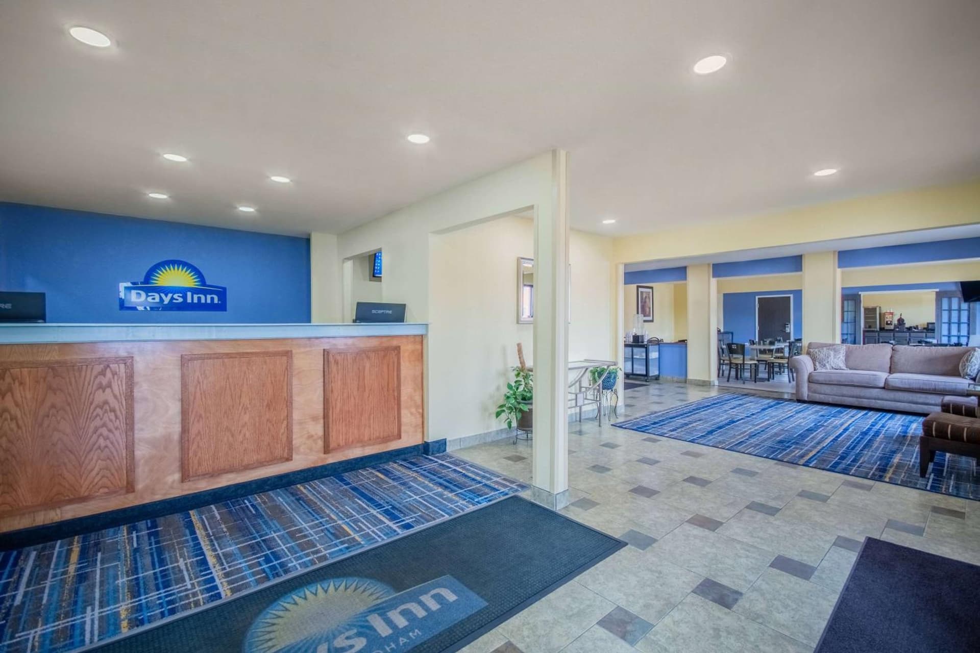 Days Inn & Suites by Wyndham Waterloo gallery photo in Waterloo, IA — image 27
