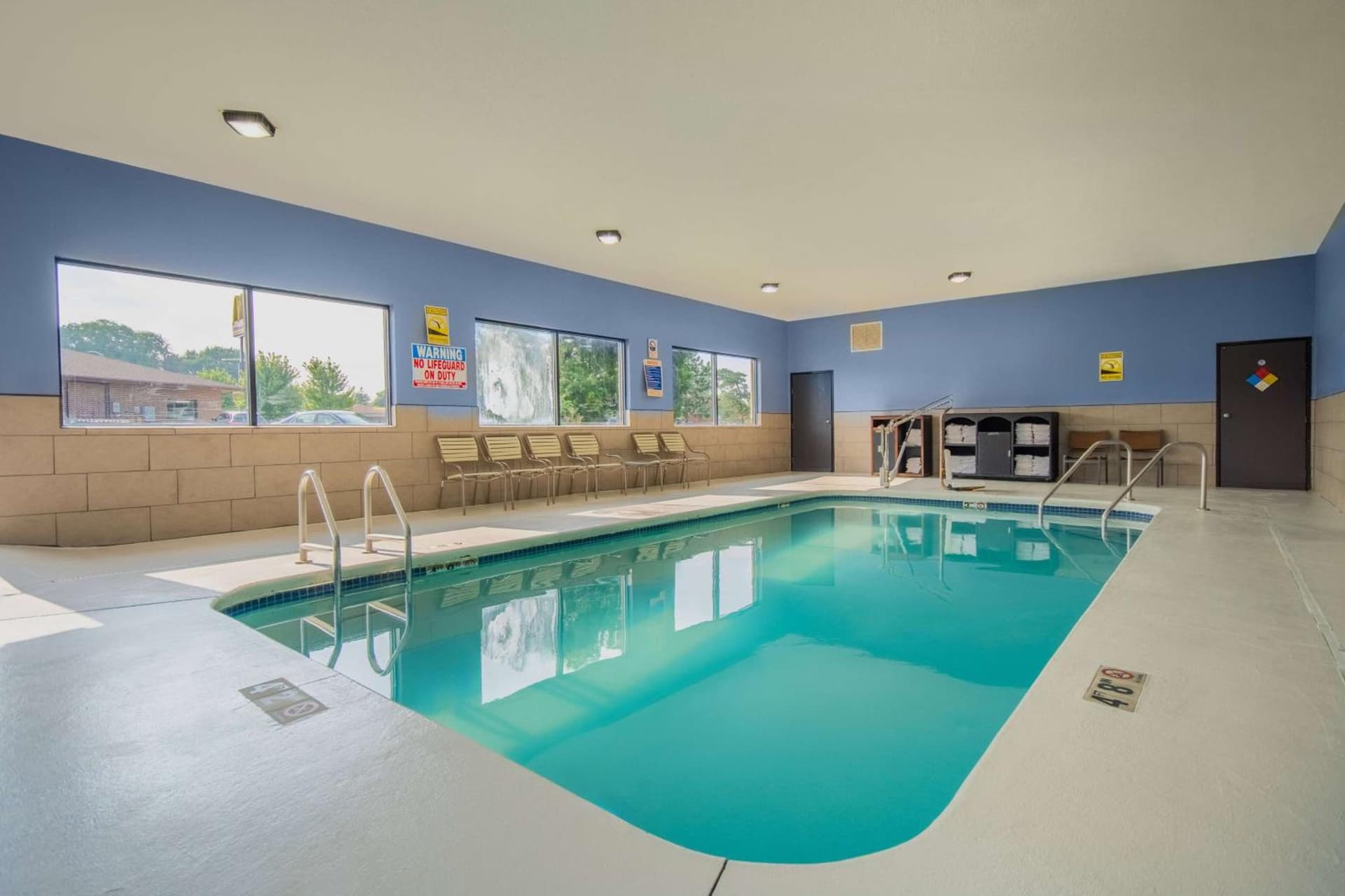 Days Inn & Suites by Wyndham Waterloo gallery photo in Waterloo, IA — image 49