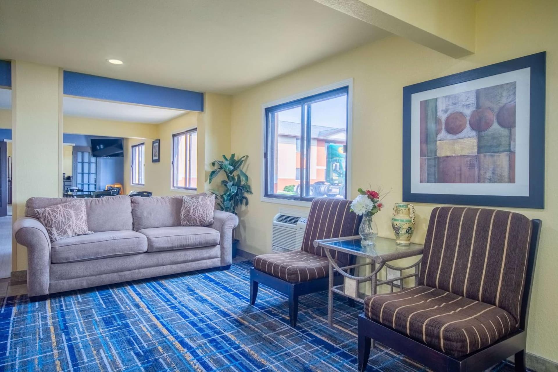 Days Inn & Suites by Wyndham Waterloo gallery photo in Waterloo, IA — image 44