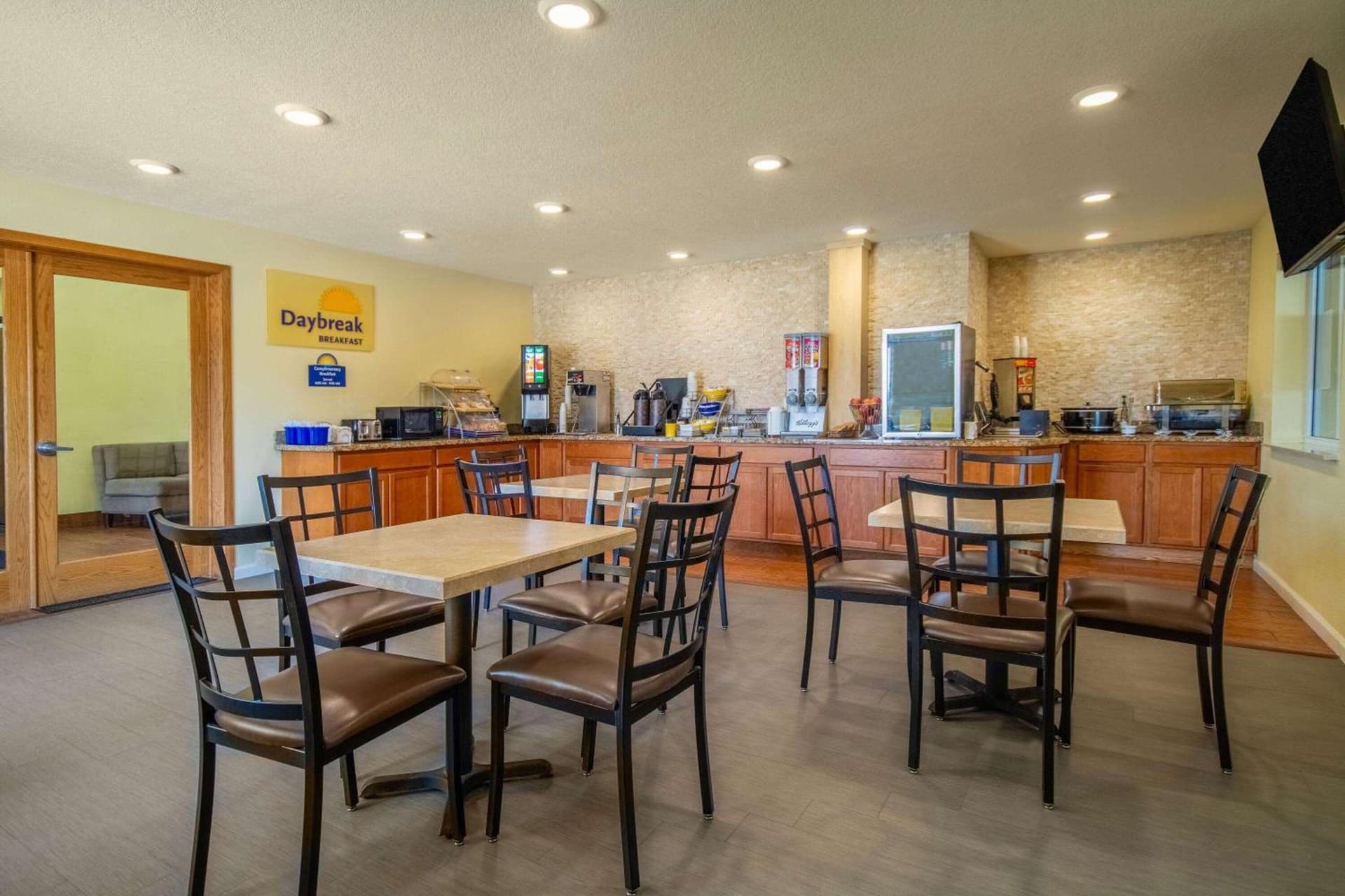 Days Inn by Wyndham Evansdale Waterloo gallery photo in Evansdale, IA — image 30