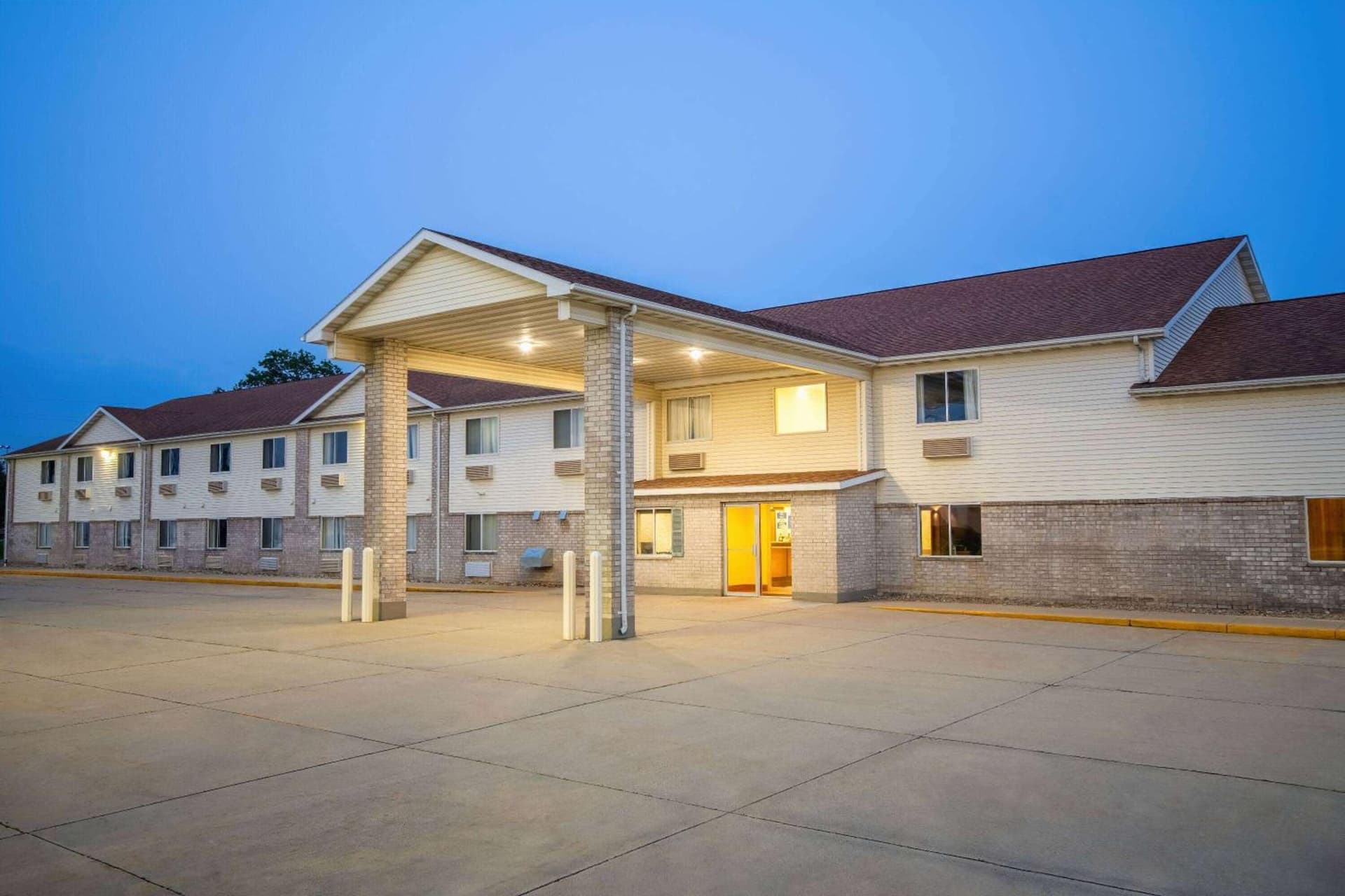 Days Inn by Wyndham Evansdale Waterloo property views in Evansdale, IA — gallery photo 3