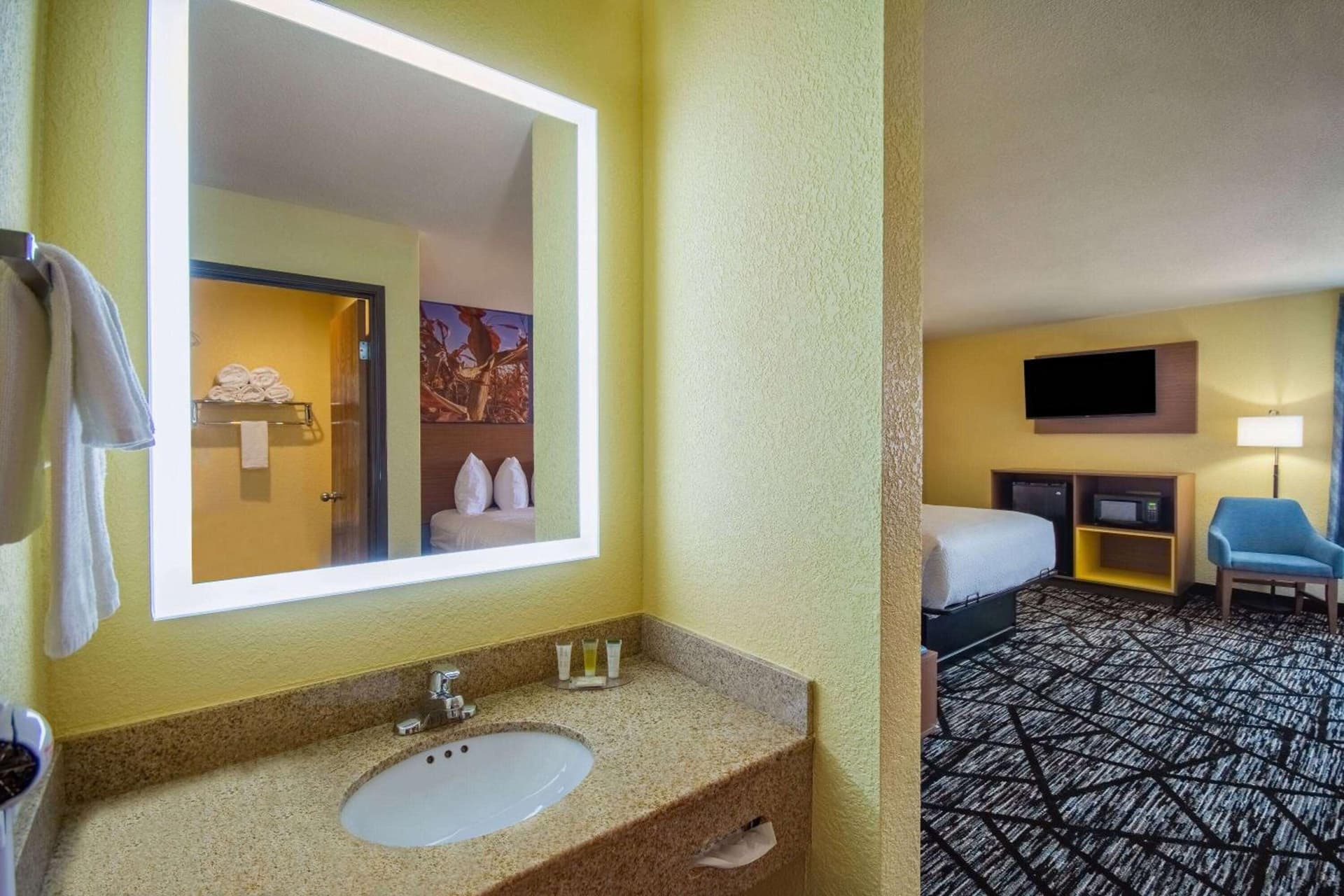 Days Inn by Wyndham Evansdale Waterloo gallery photo in Evansdale, IA — image 43