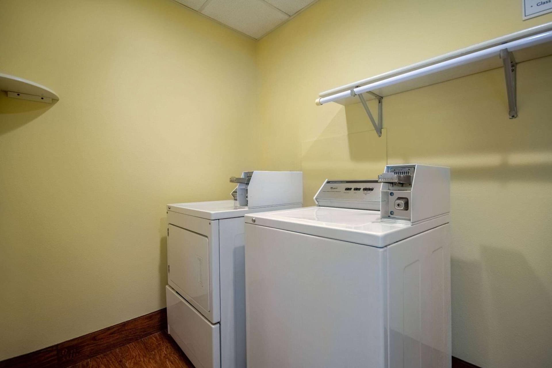 Days Inn by Wyndham Evansdale Waterloo gallery photo in Evansdale, IA — image 26