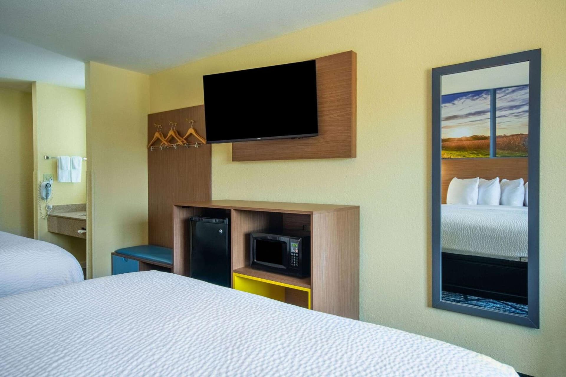 Days Inn by Wyndham Evansdale Waterloo gallery photo in Evansdale, IA — image 4