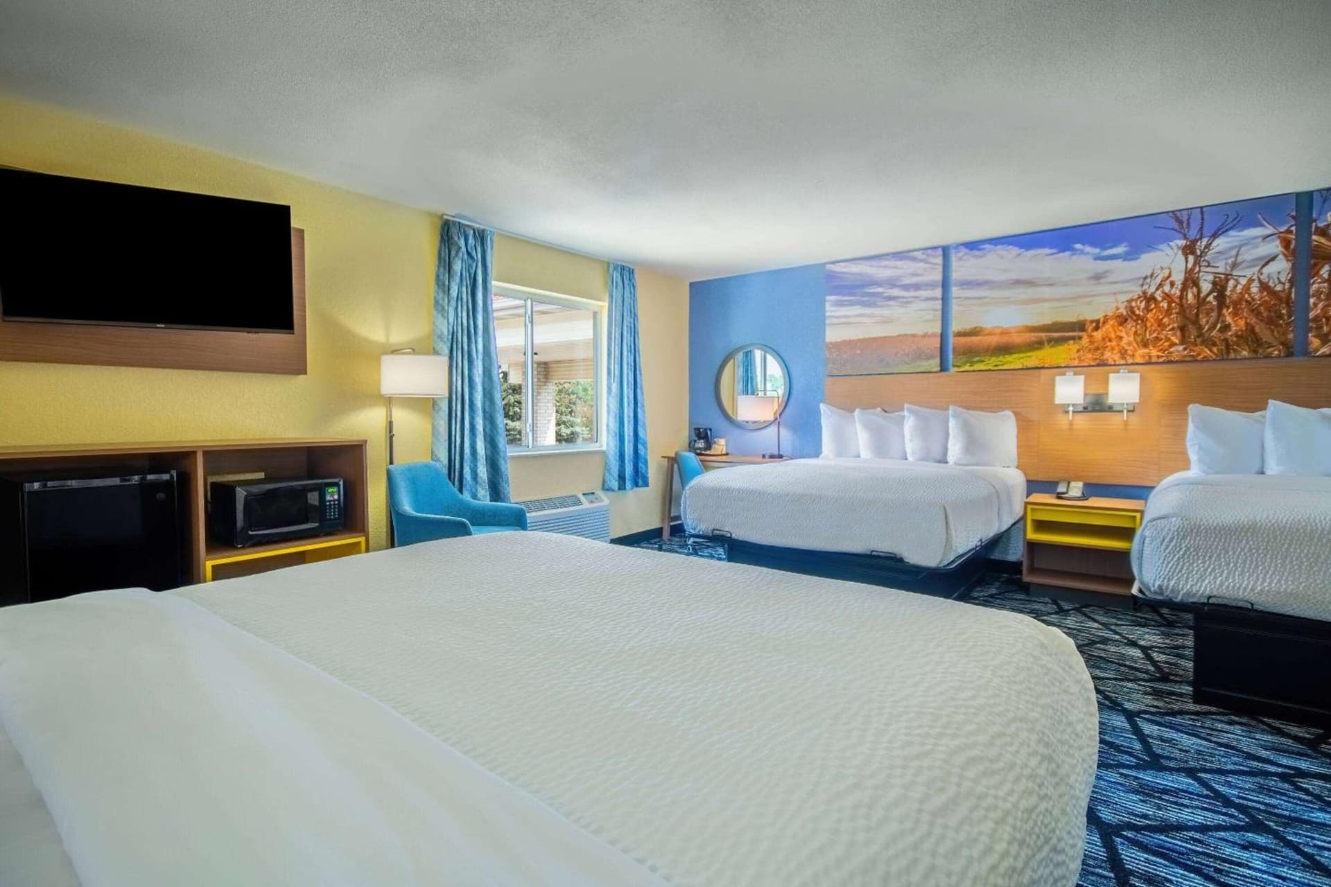 Days Inn by Wyndham Evansdale Waterloo interior in Evansdale, IA — gallery photo 2