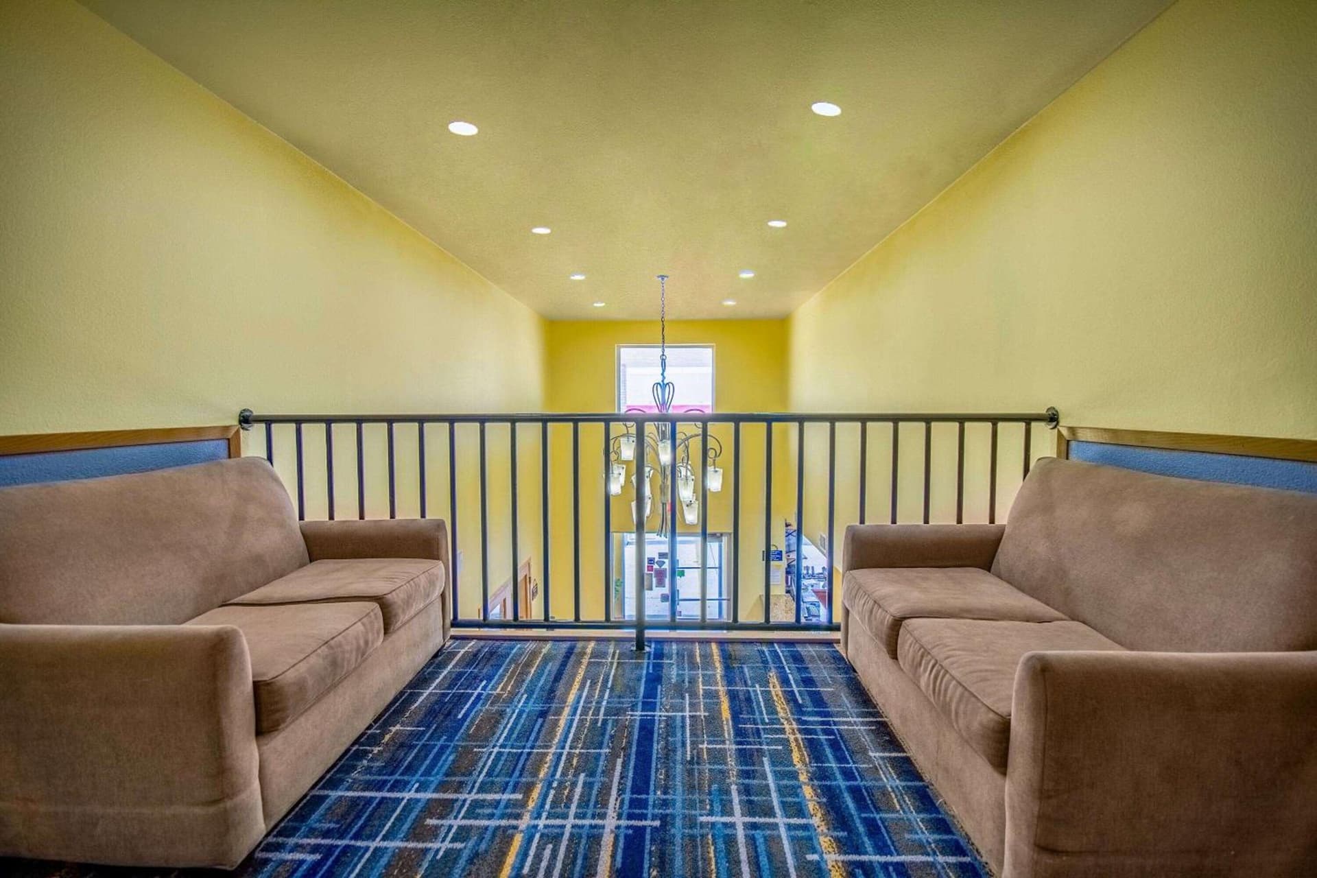 Days Inn by Wyndham Evansdale Waterloo gallery photo in Evansdale, IA — image 47
